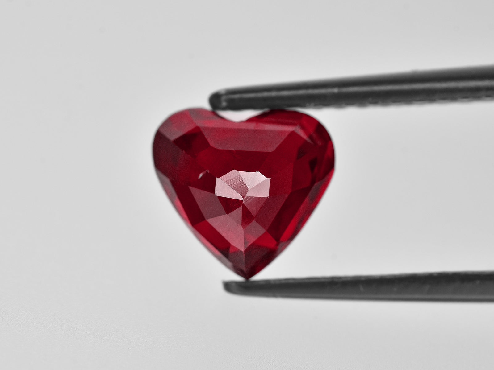 8801378-heart-intense-pigeon-blood-red-grs-mozambique-natural-ruby-3.15-ct