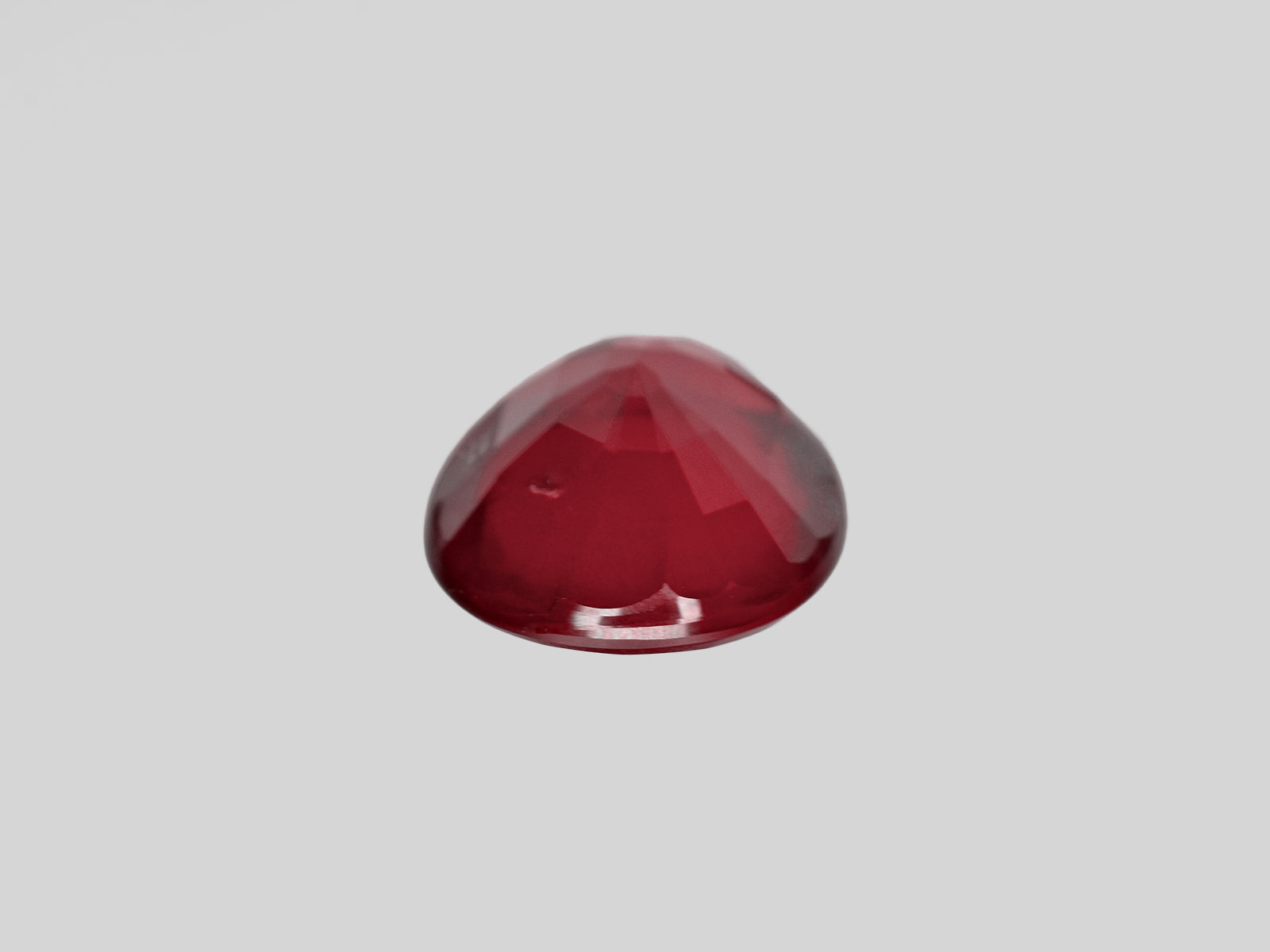 8801379-oval-rich-velvety-pigeon-blood-red-grs-mozambique-natural-ruby-3.01-ct