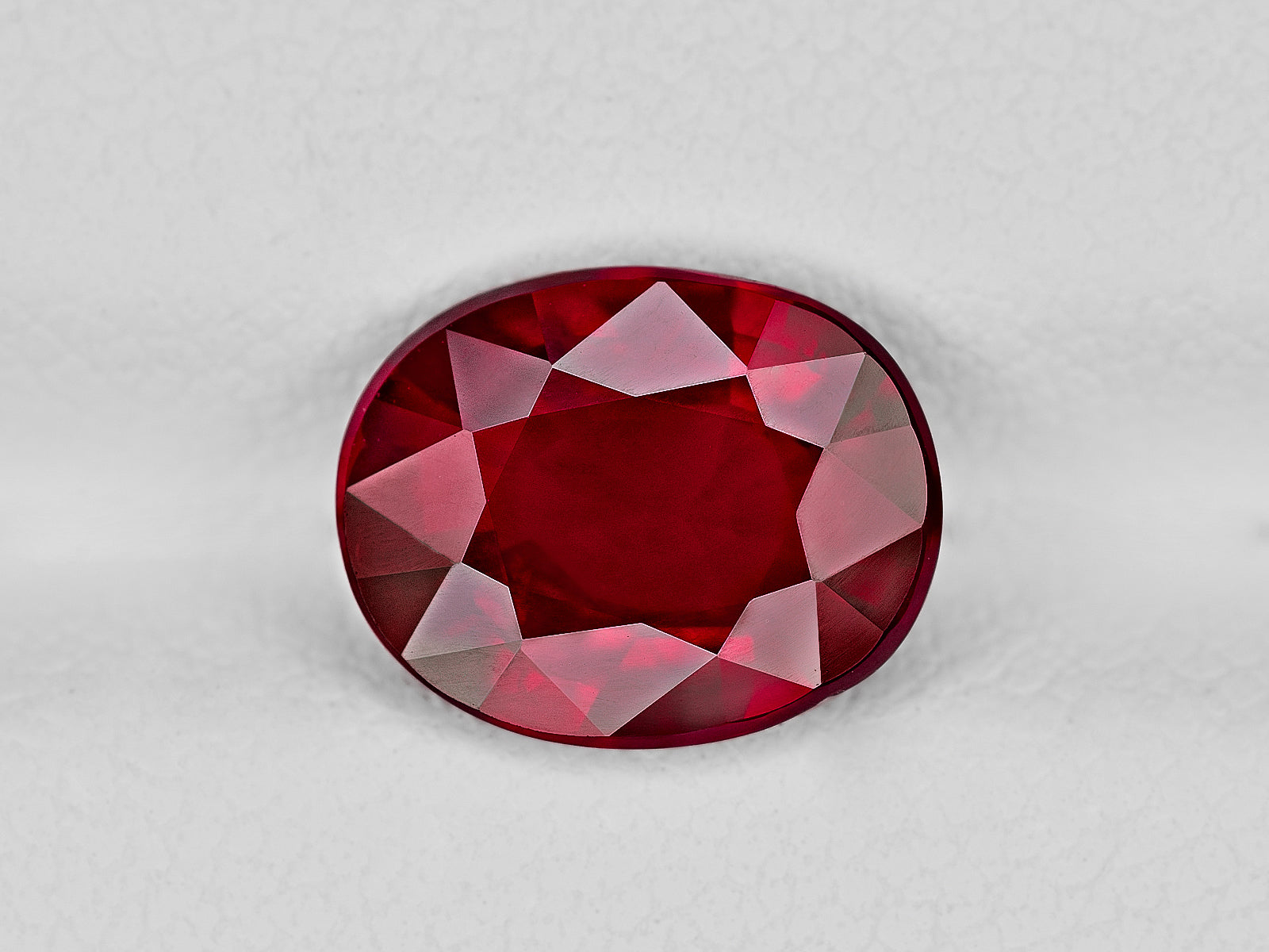 8801379-oval-rich-velvety-pigeon-blood-red-grs-mozambique-natural-ruby-3.01-ct