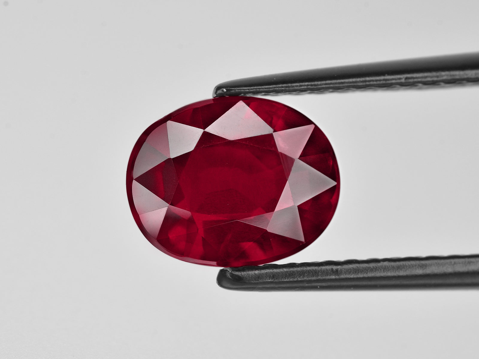 8801379-oval-rich-velvety-pigeon-blood-red-grs-mozambique-natural-ruby-3.01-ct