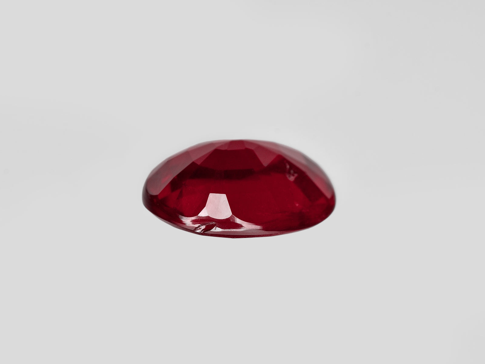 8801379-oval-rich-velvety-pigeon-blood-red-grs-mozambique-natural-ruby-3.01-ct