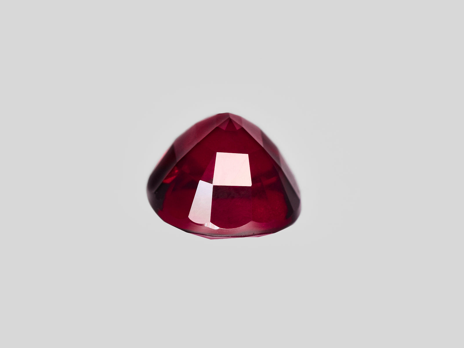 8801381-oval-fiery-rich-pigeon-blood-red-grs-mozambique-natural-ruby-3.08-ct