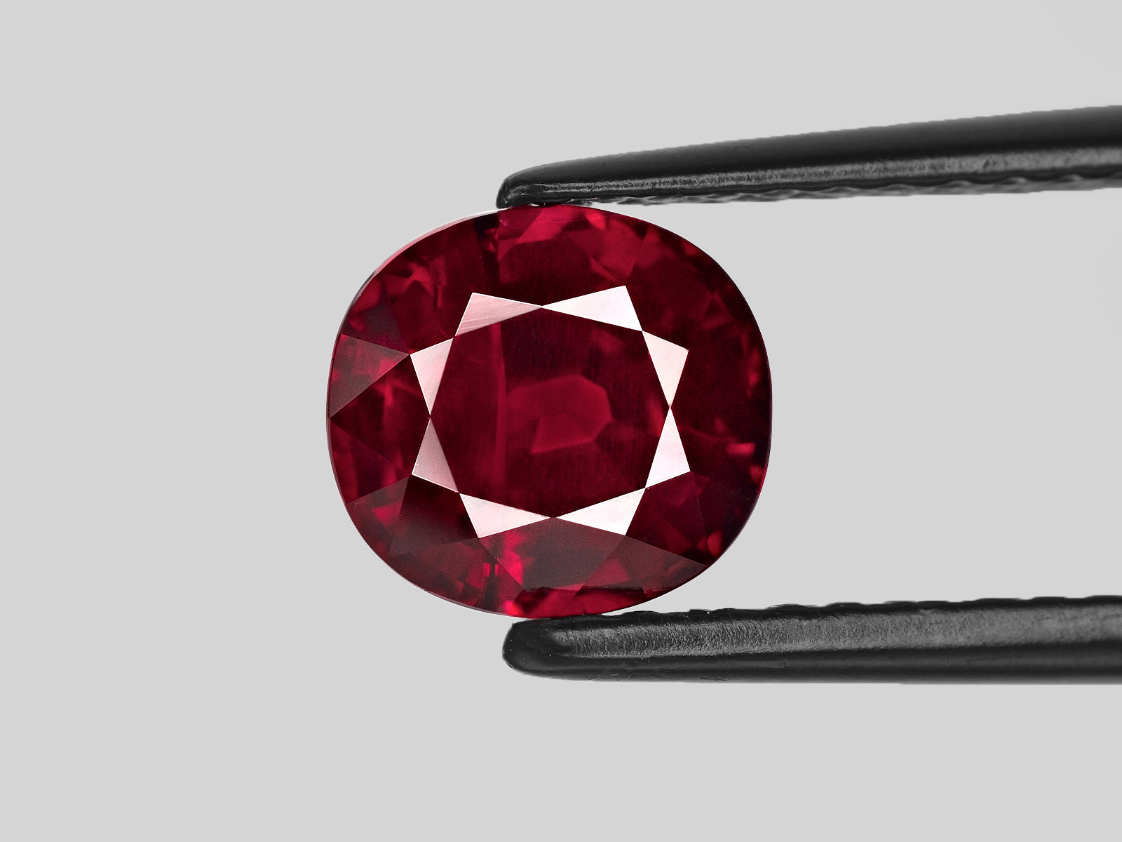 8801381-oval-fiery-rich-pigeon-blood-red-grs-mozambique-natural-ruby-3.08-ct