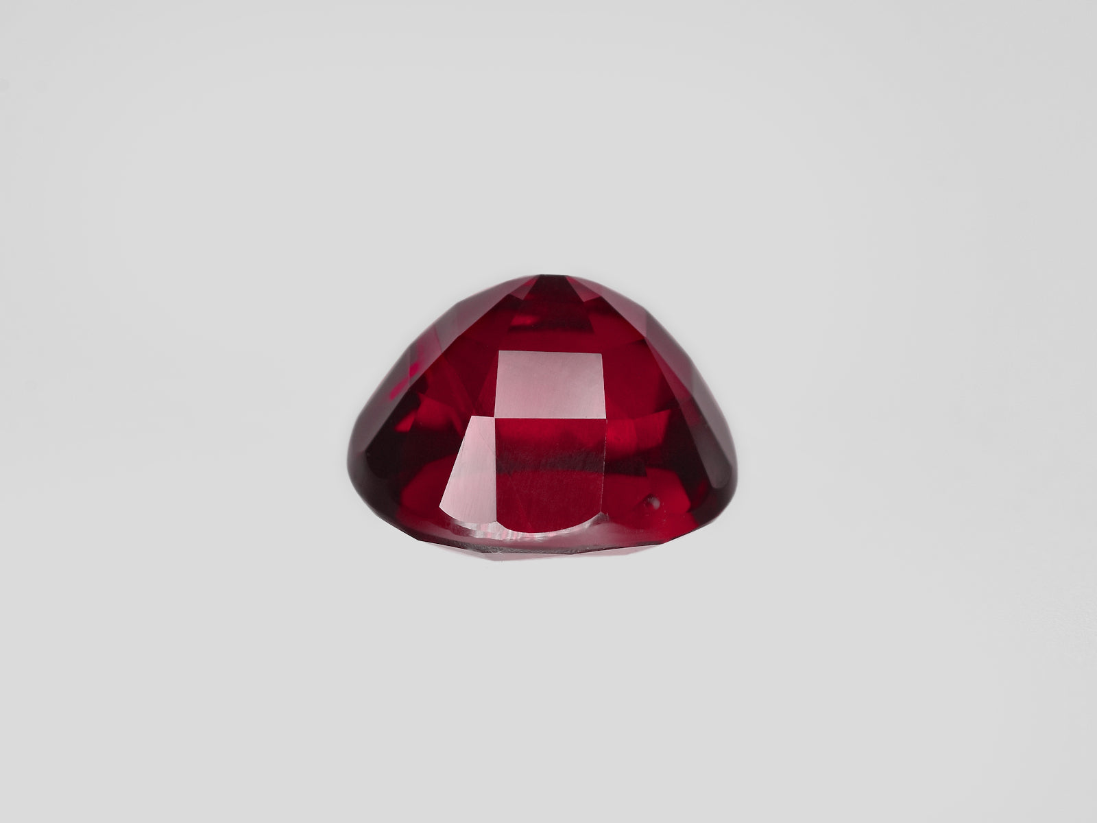 8801381-oval-fiery-rich-pigeon-blood-red-grs-mozambique-natural-ruby-3.08-ct