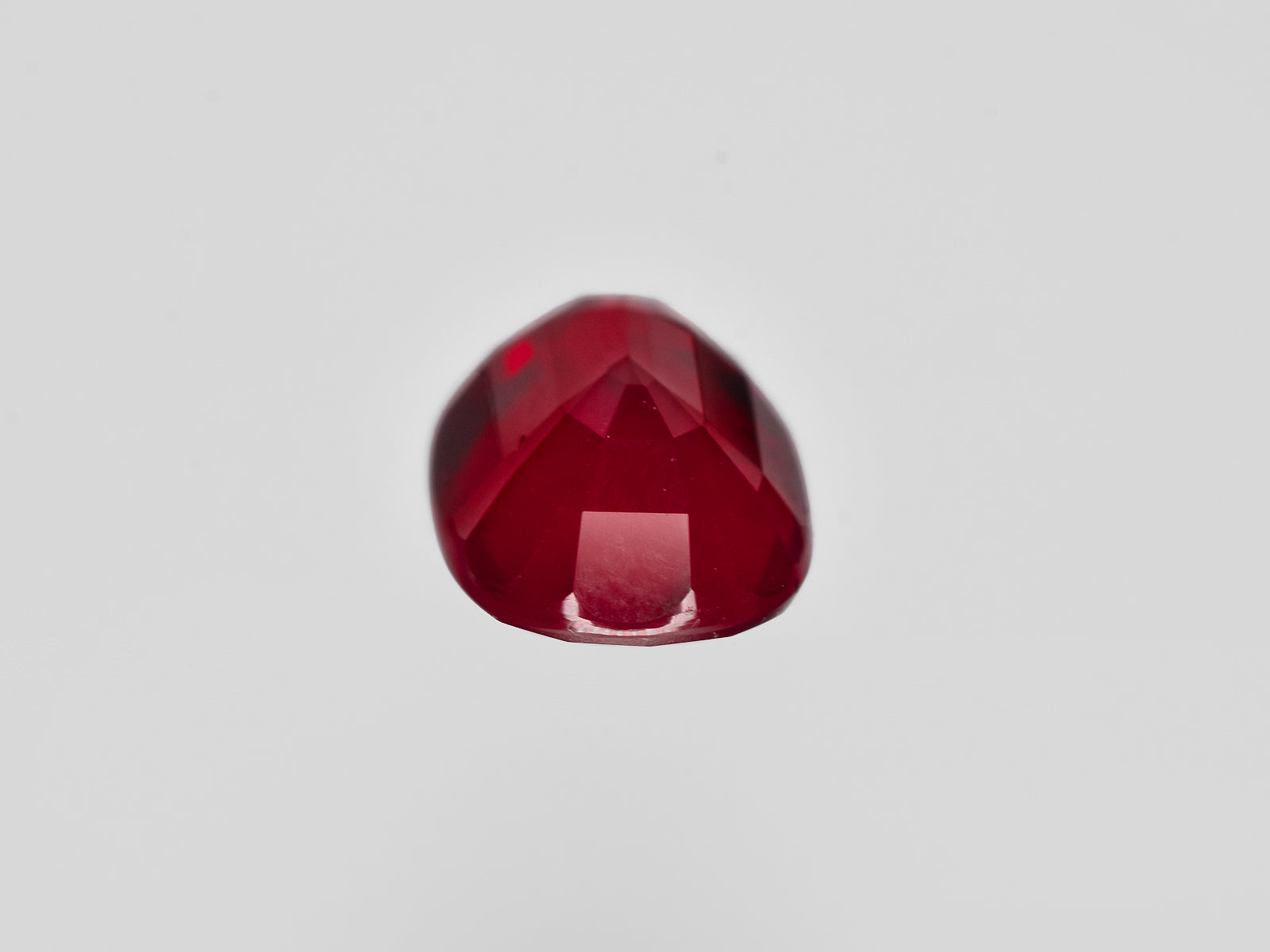 8801382-oval-velvety-pigeon-blood-red-grs-mozambique-natural-ruby-3.01-ct