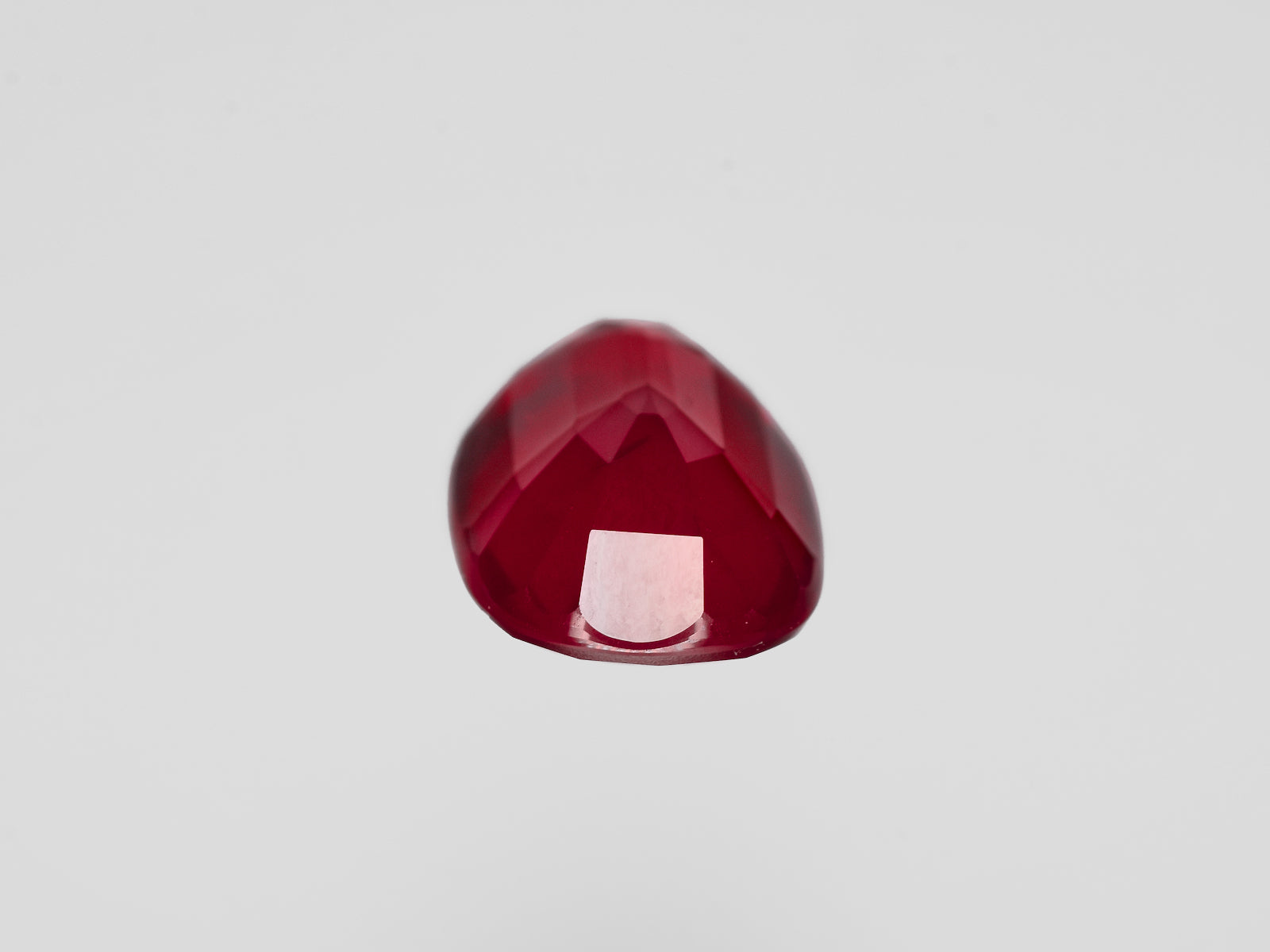 8801382-oval-velvety-pigeon-blood-red-grs-mozambique-natural-ruby-3.01-ct