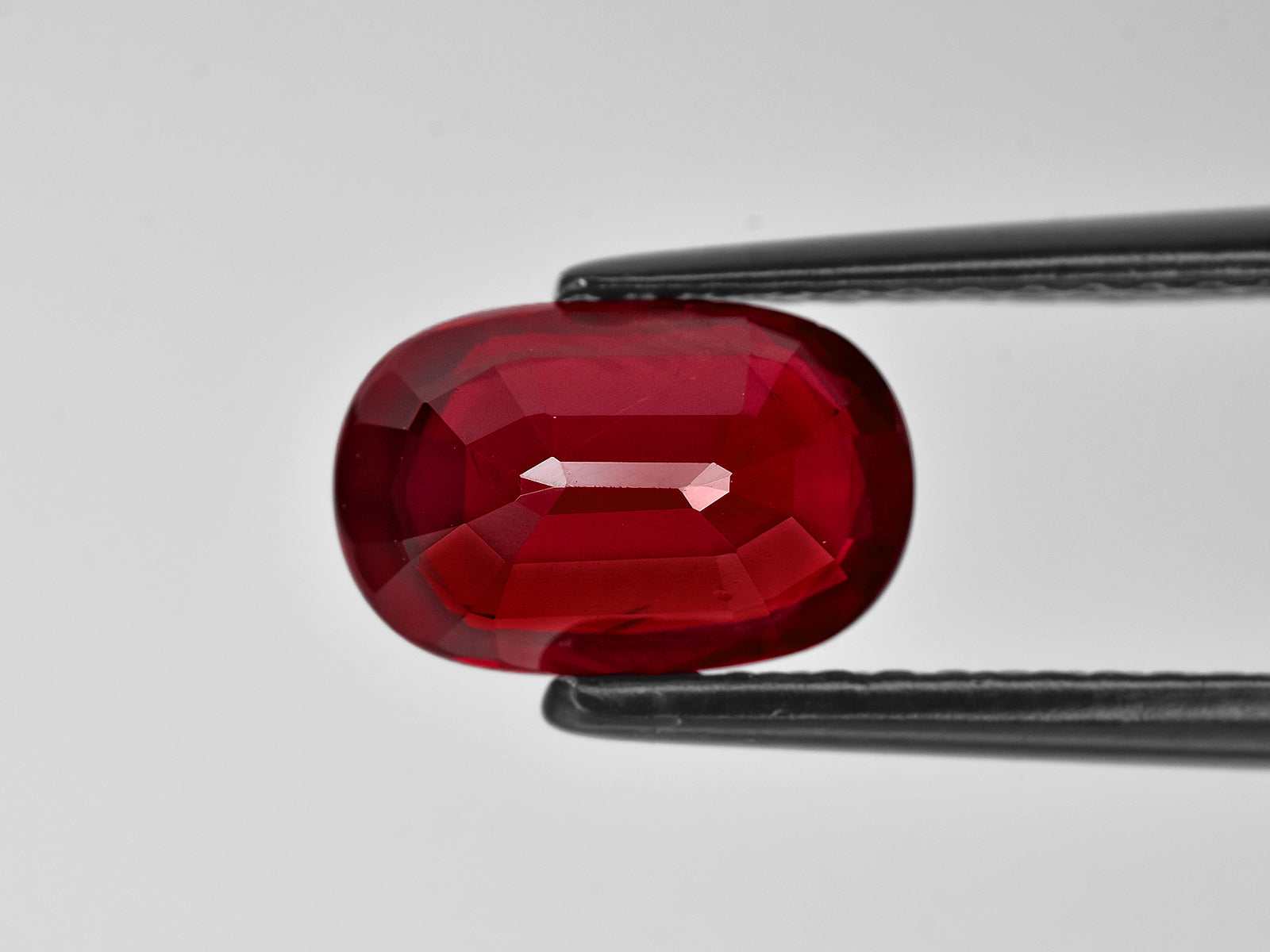8801382-oval-velvety-pigeon-blood-red-grs-mozambique-natural-ruby-3.01-ct