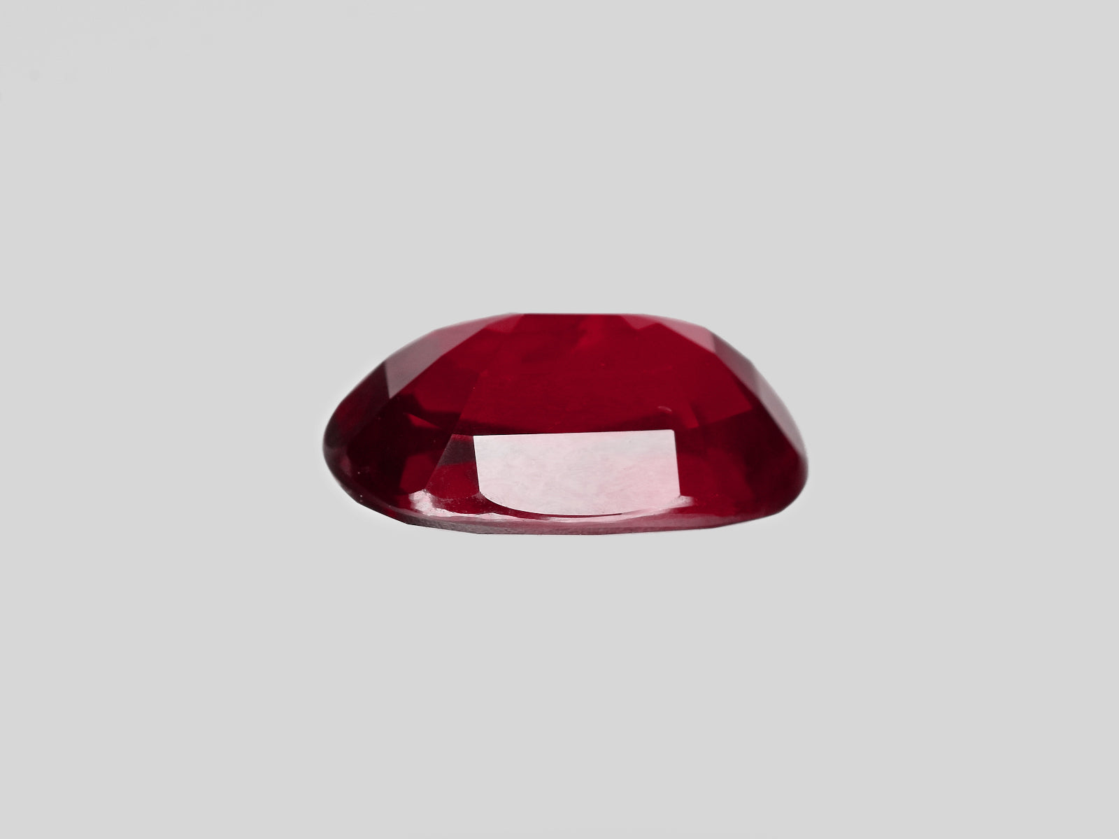 8801382-oval-velvety-pigeon-blood-red-grs-mozambique-natural-ruby-3.01-ct