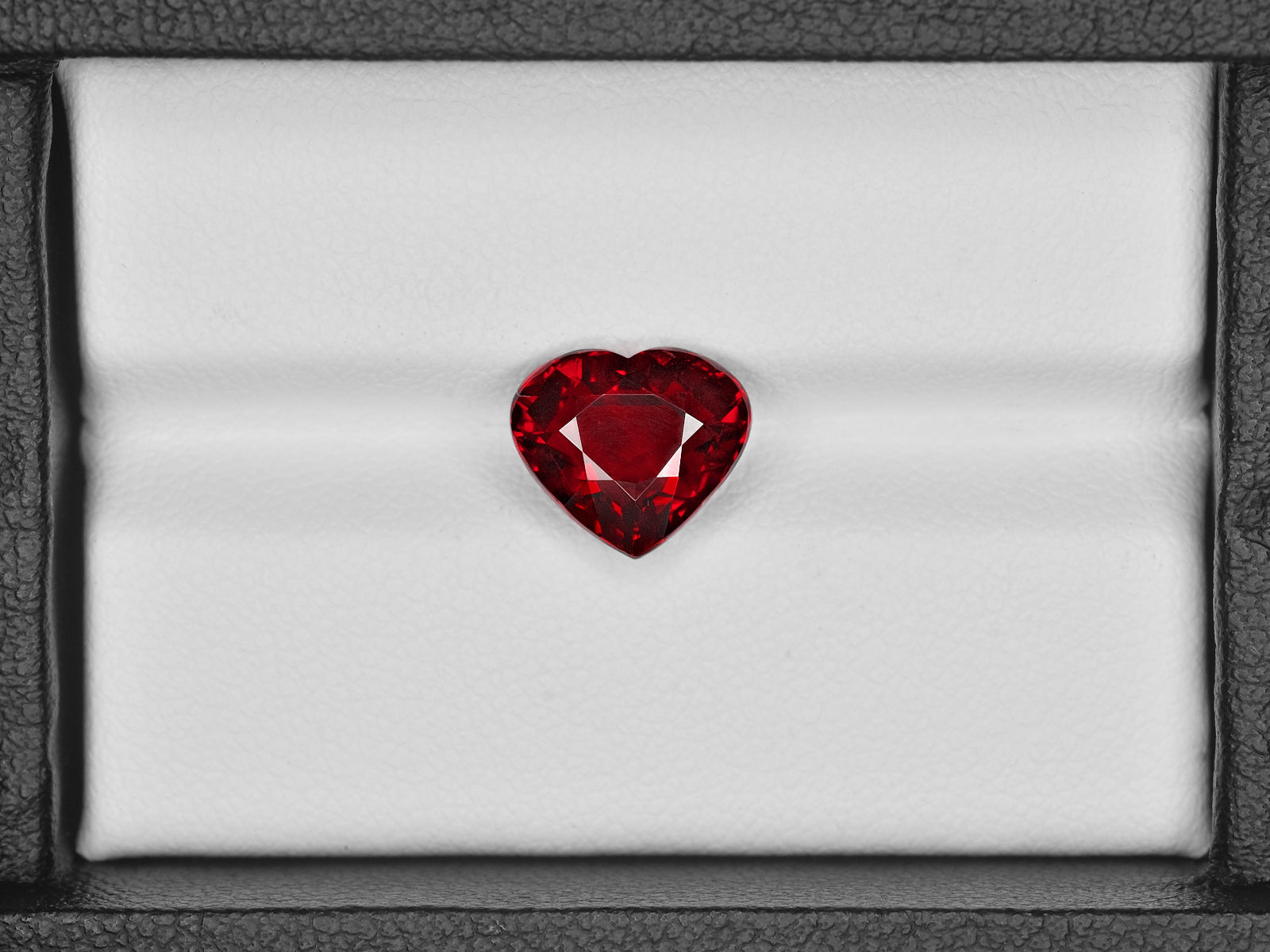 8801383-heart-fiery-intense-pigeon-blood-red-grs-mozambique-natural-ruby-4.02-ct
