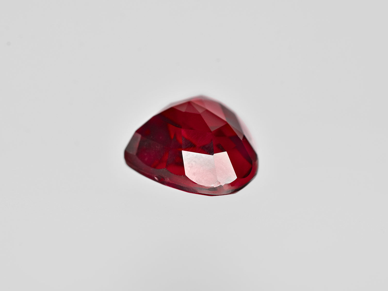 8801383-heart-fiery-intense-pigeon-blood-red-grs-mozambique-natural-ruby-4.02-ct