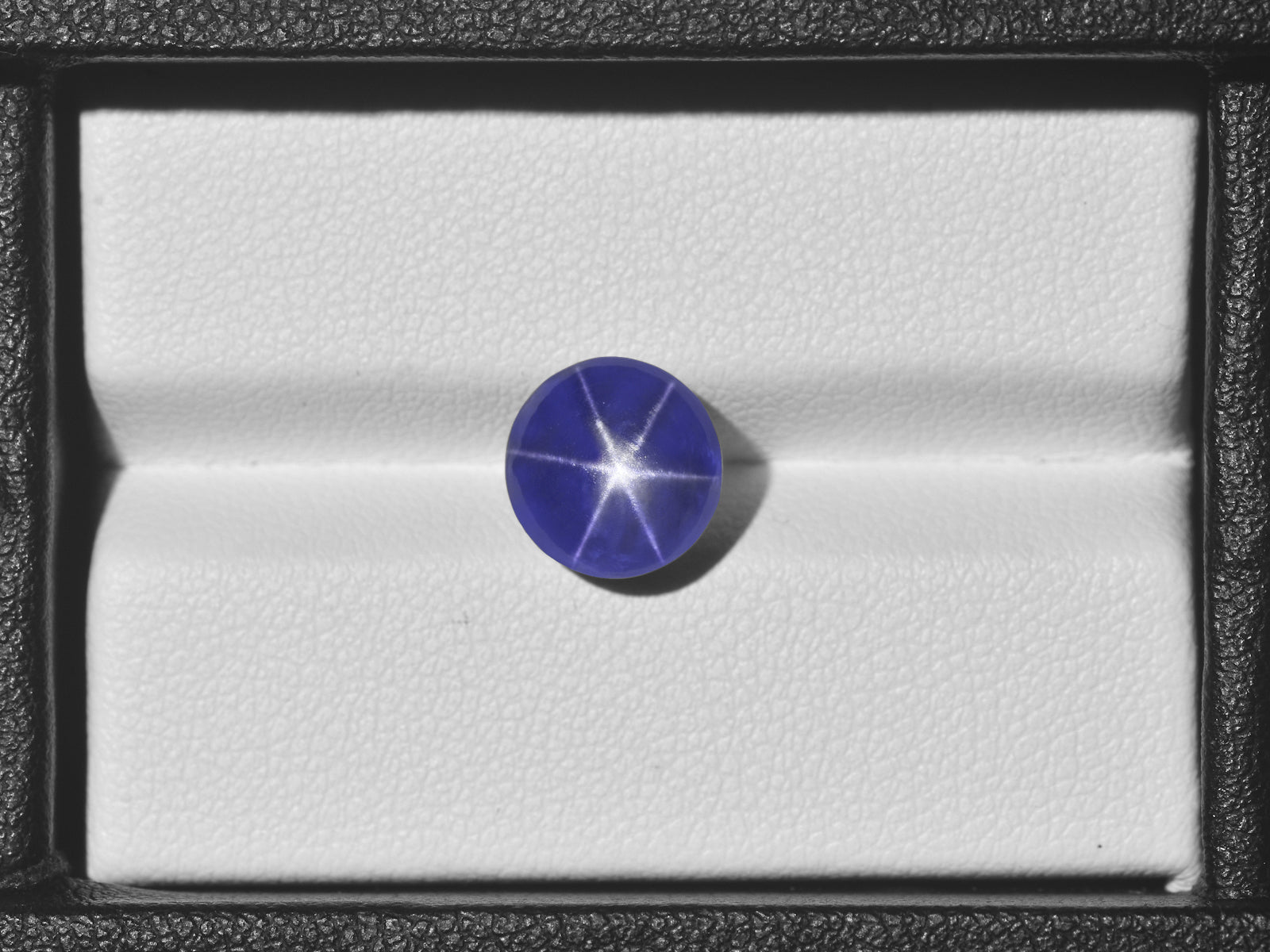 8801347-cabochon-royal-blue-grs-sri-lanka-natural-blue-star-sapphire-5.59-ct