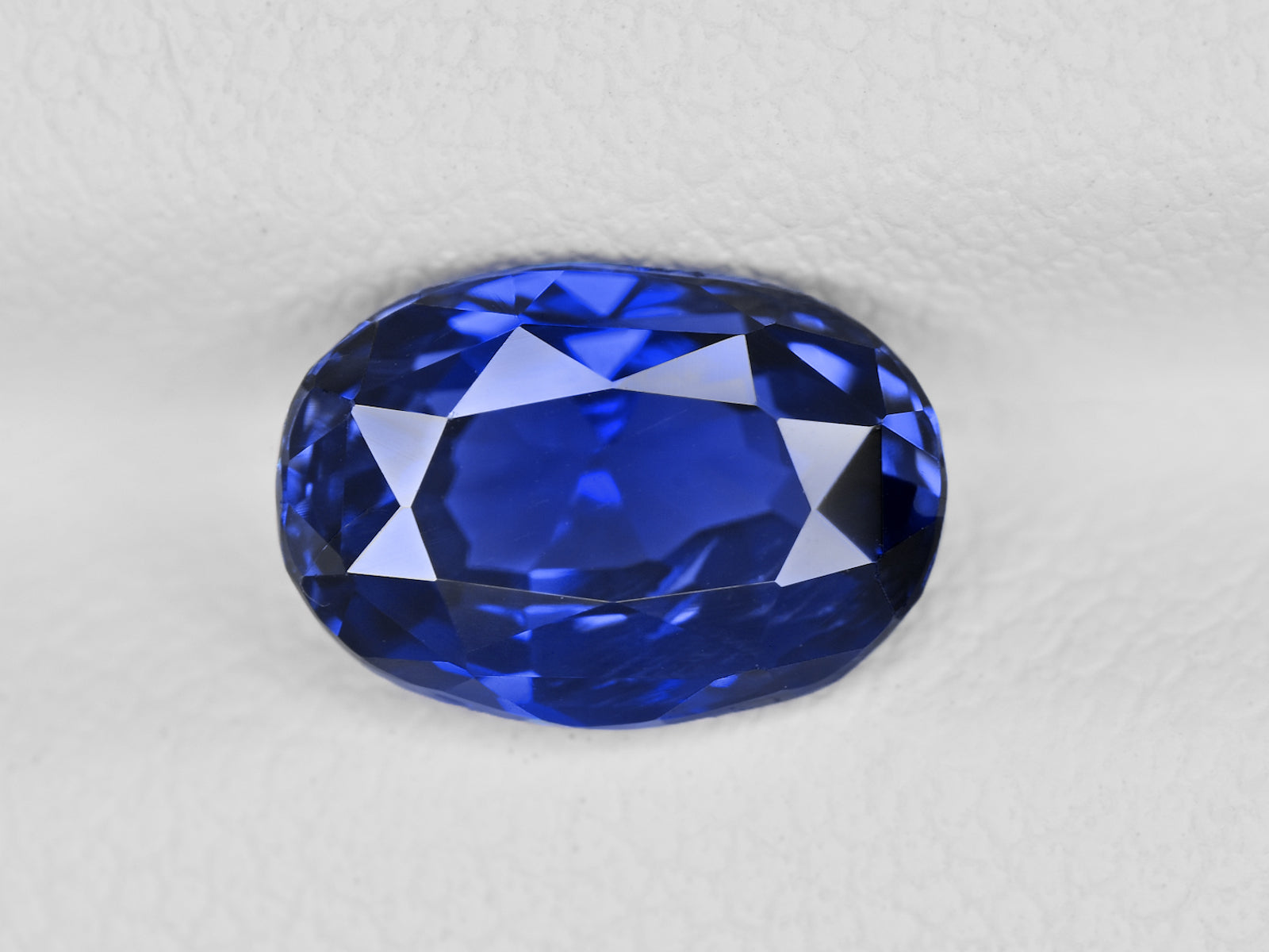 8801351-oval-intense-royal-blue-grs-sri-lanka-natural-blue-sapphire-2.51-ct