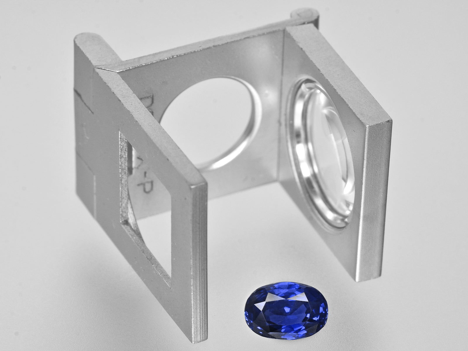8801351-oval-intense-royal-blue-grs-sri-lanka-natural-blue-sapphire-2.51-ct