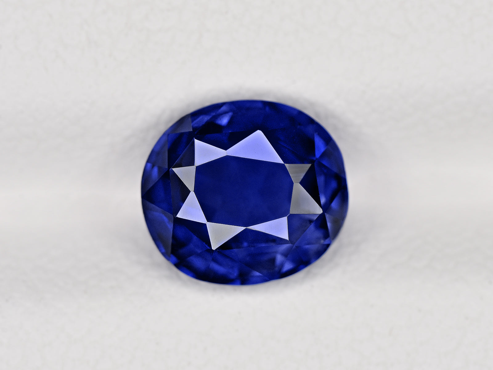 8801352-oval-rich-velvety-royal-blue-grs-sri-lanka-natural-blue-sapphire-2.30-ct