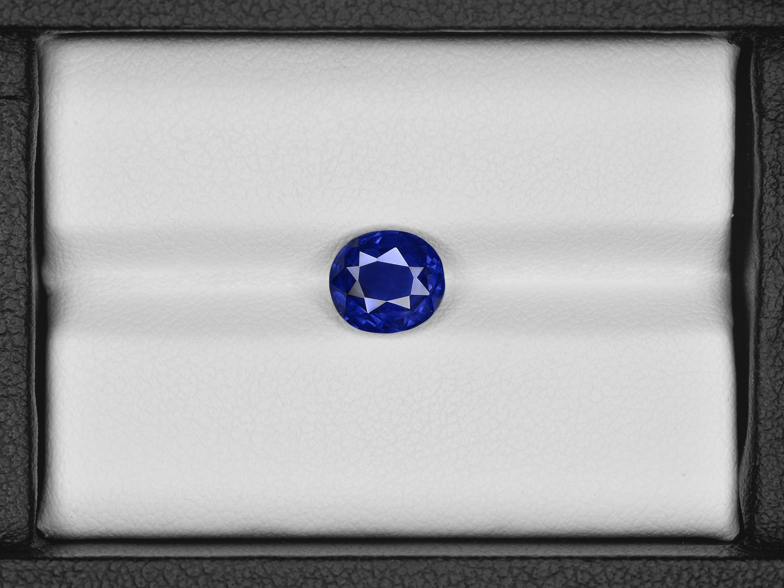 8801352-oval-rich-velvety-royal-blue-grs-sri-lanka-natural-blue-sapphire-2.30-ct