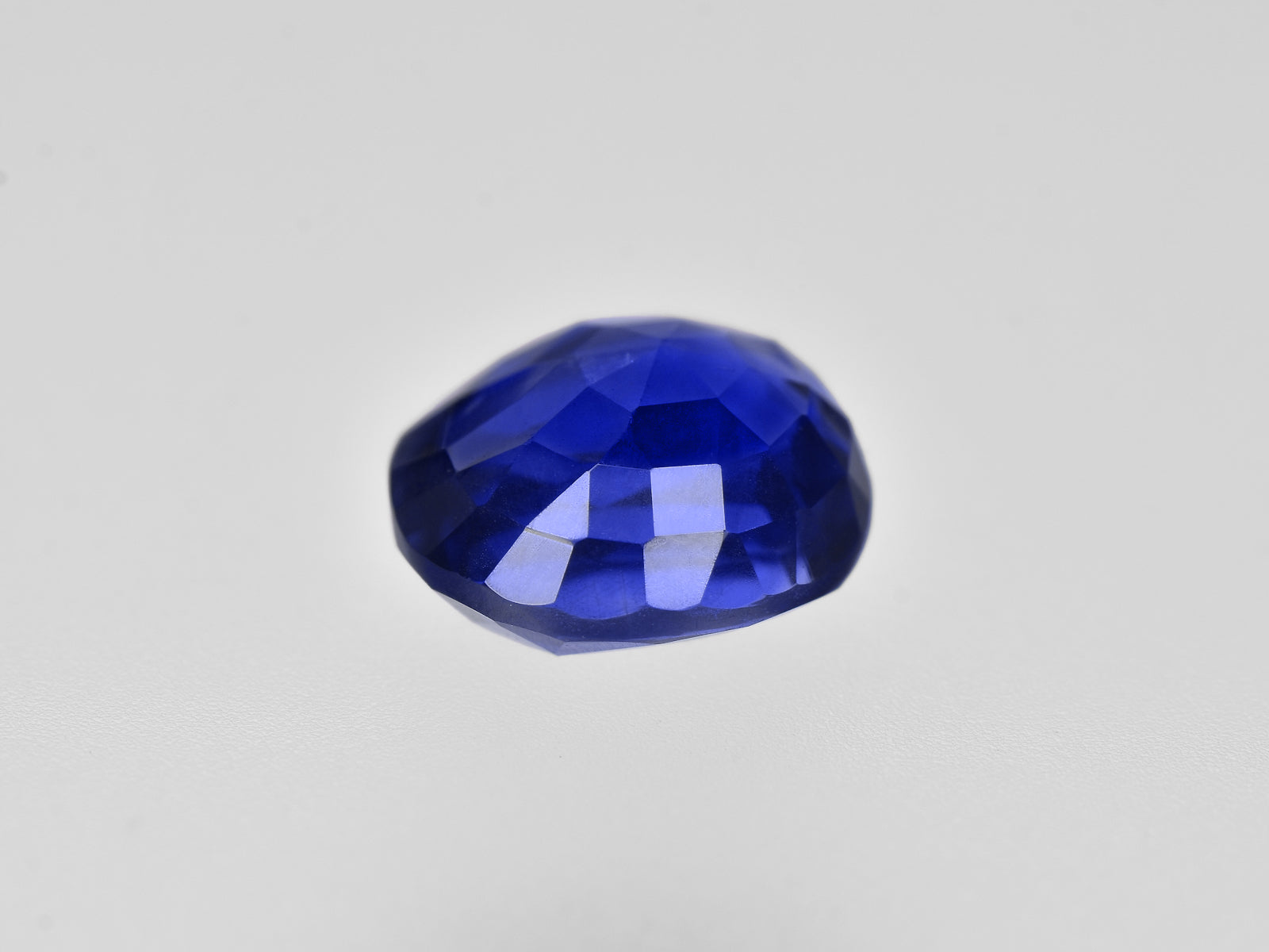 8801352-oval-rich-velvety-royal-blue-grs-sri-lanka-natural-blue-sapphire-2.30-ct