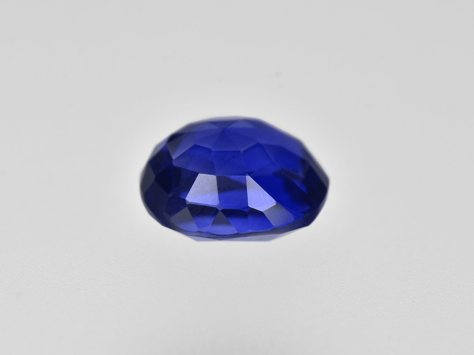 8801352-oval-rich-velvety-royal-blue-grs-sri-lanka-natural-blue-sapphire-2.30-ct