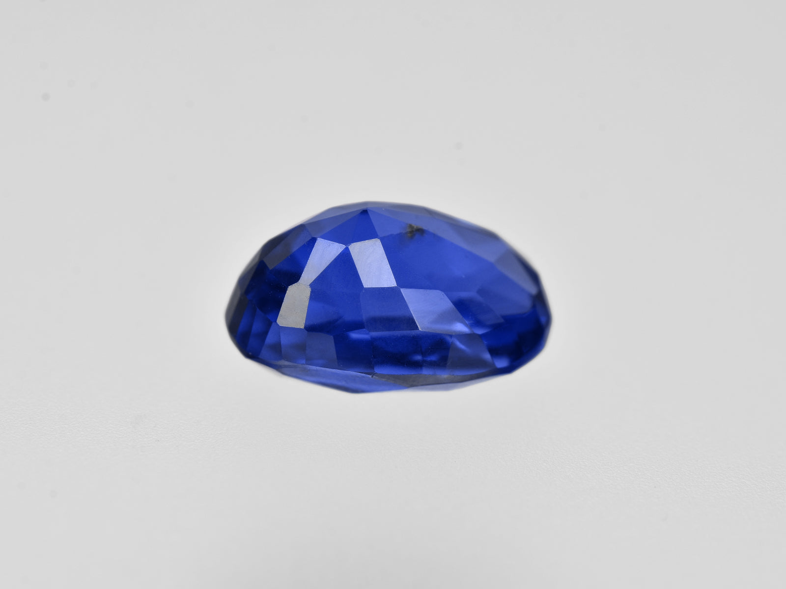 8801353-oval-intense-royal-blue-grs-sri-lanka-natural-blue-sapphire-2.30-ct
