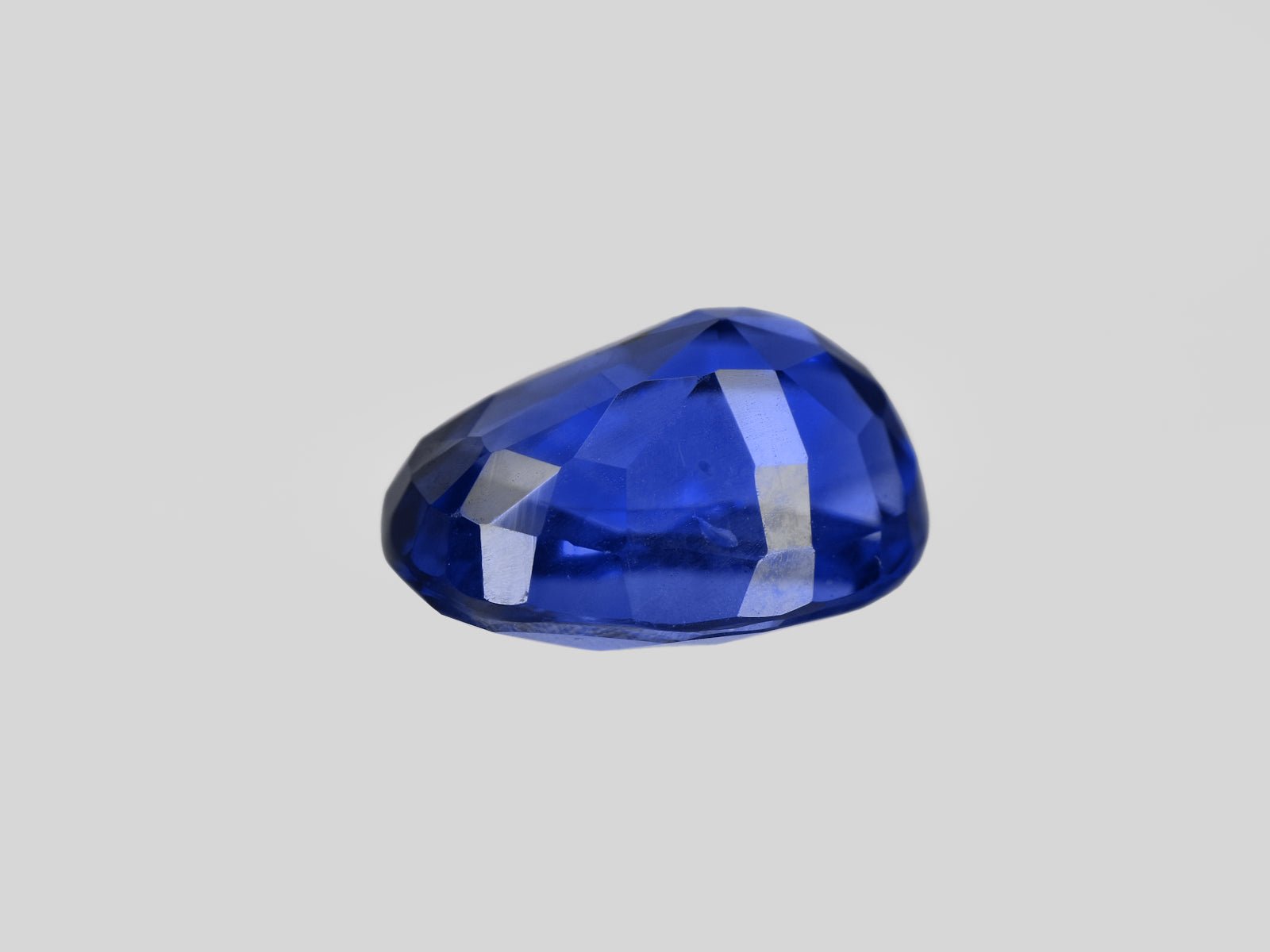 8801353-oval-intense-royal-blue-grs-sri-lanka-natural-blue-sapphire-2.30-ct