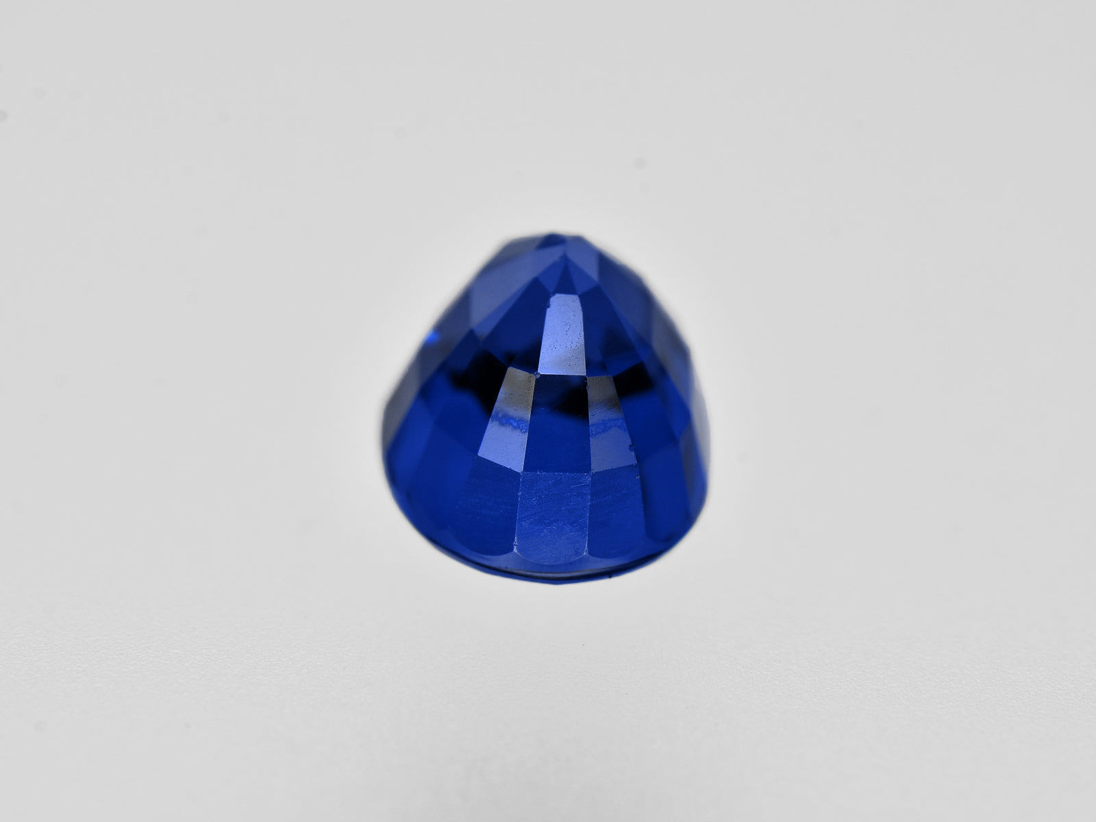8801356-oval-fiery-vivid-royal-blue-gia-sri-lanka-natural-blue-sapphire-2.25-ct