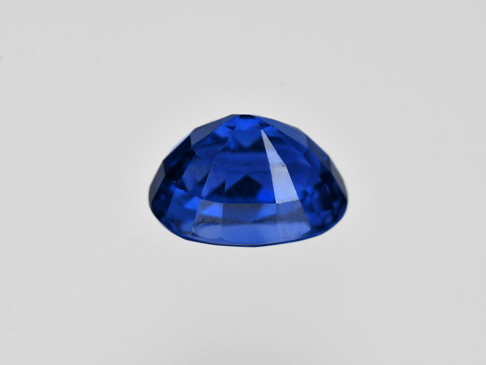 8801356-oval-fiery-vivid-royal-blue-gia-sri-lanka-natural-blue-sapphire-2.25-ct