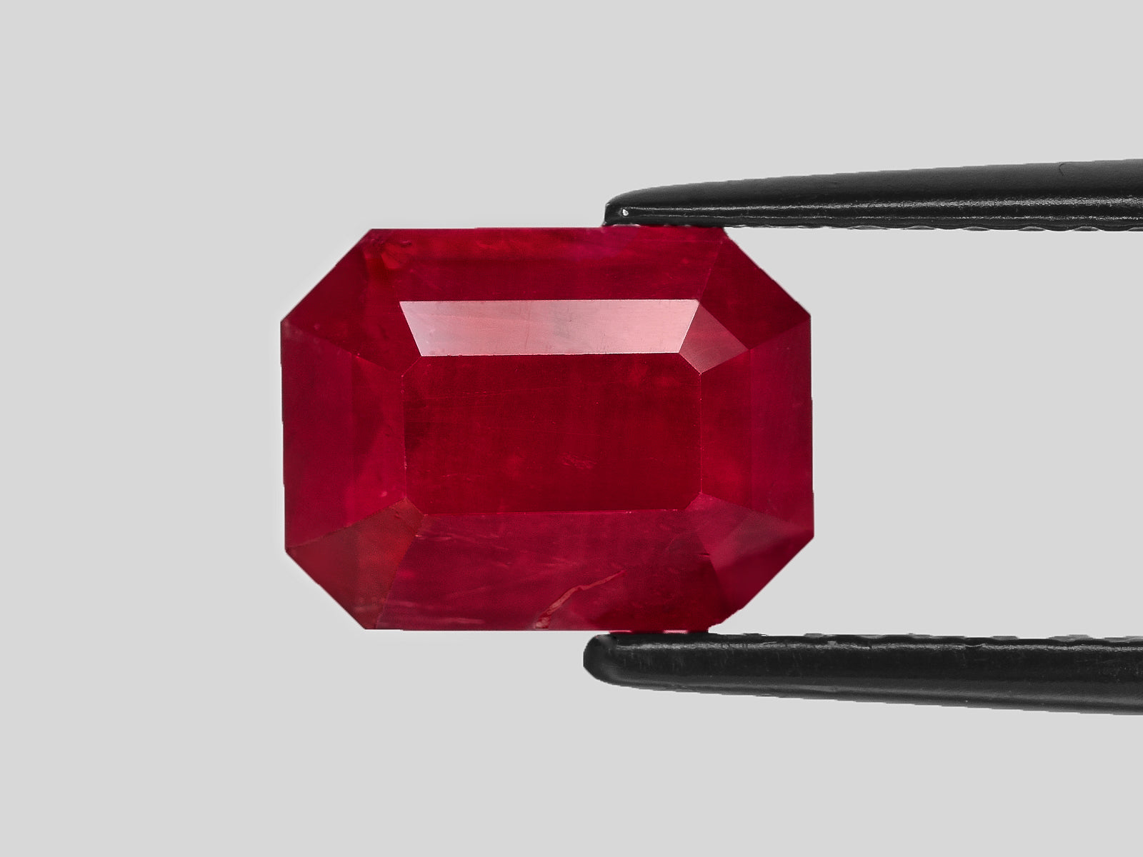 8801384-octagonal-pigeon-blood-red-grs-tanzania-natural-ruby-4.26-ct