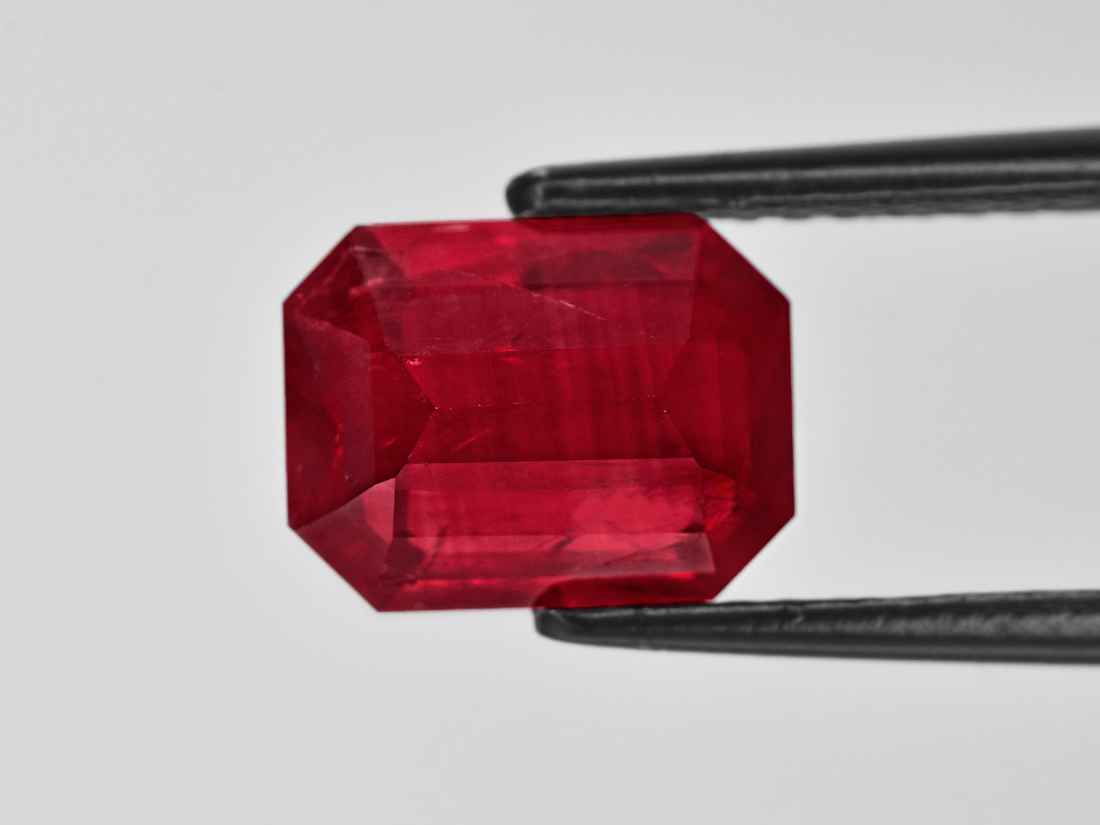 8801384-octagonal-pigeon-blood-red-grs-tanzania-natural-ruby-4.26-ct