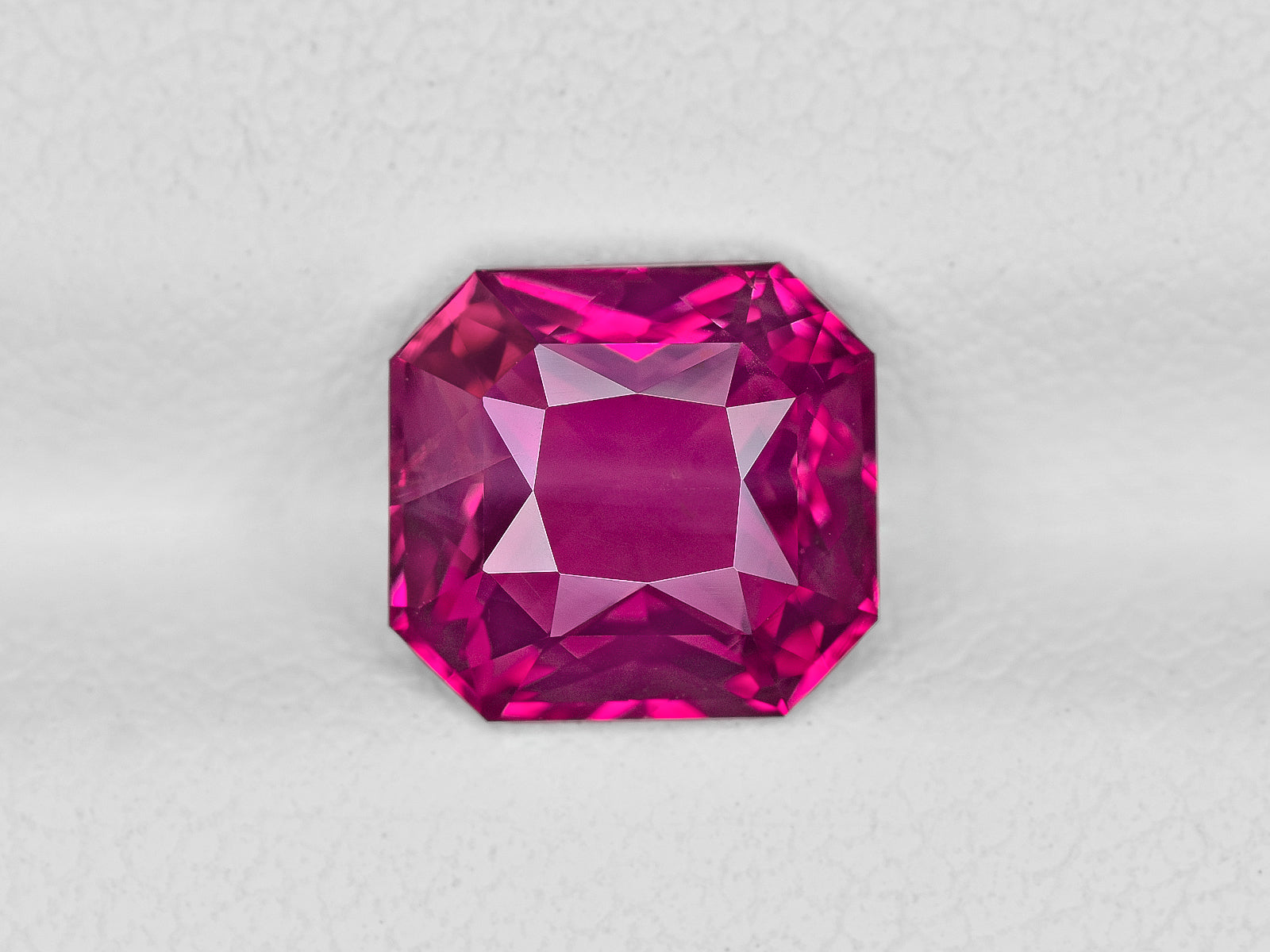 8801901-octagonal-fiery-rich-purplish-pink-gia-sri-lanka-natural-pink-sapphire-2.60-ct