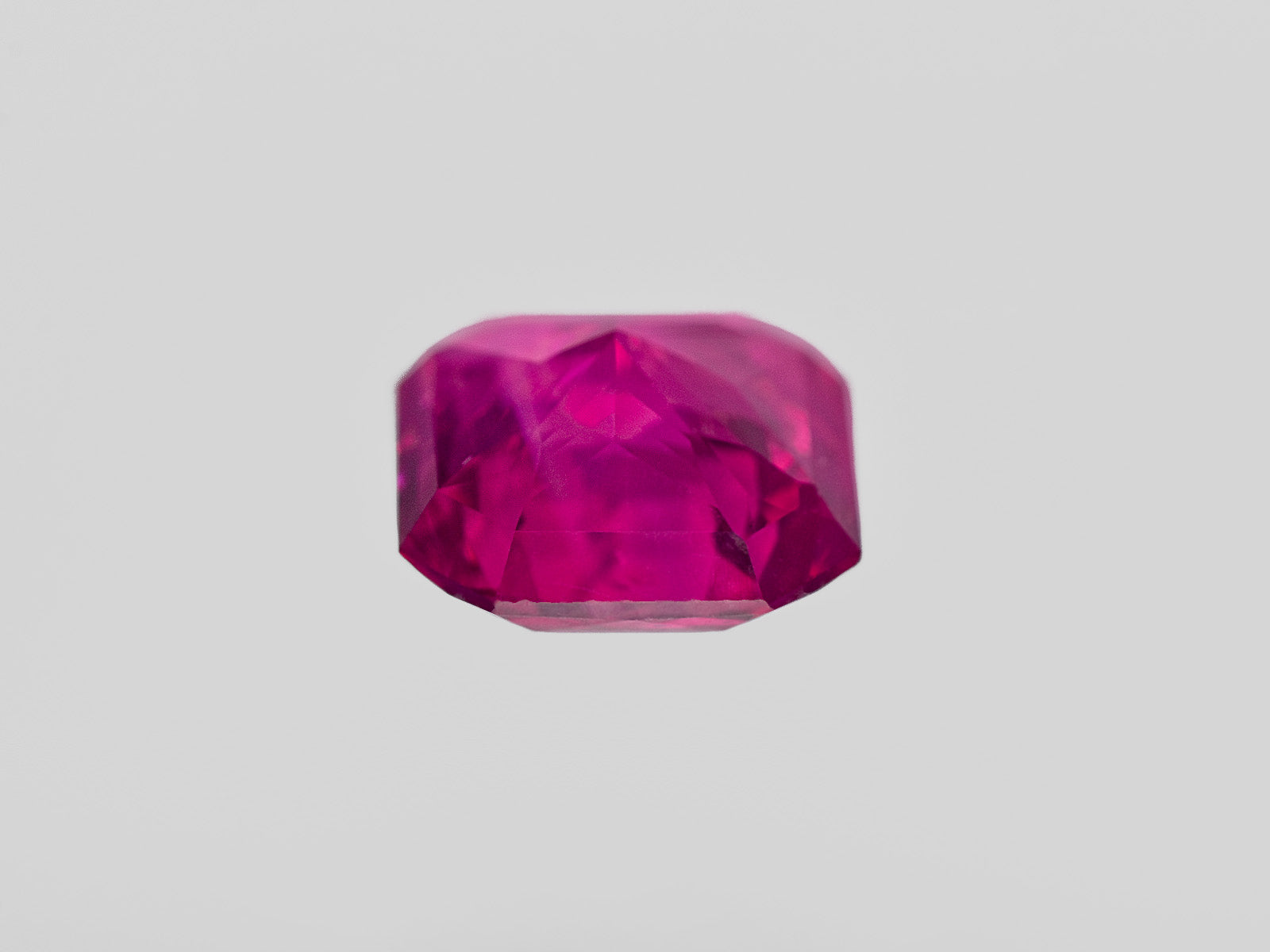 8801901-octagonal-fiery-rich-purplish-pink-gia-sri-lanka-natural-pink-sapphire-2.60-ct