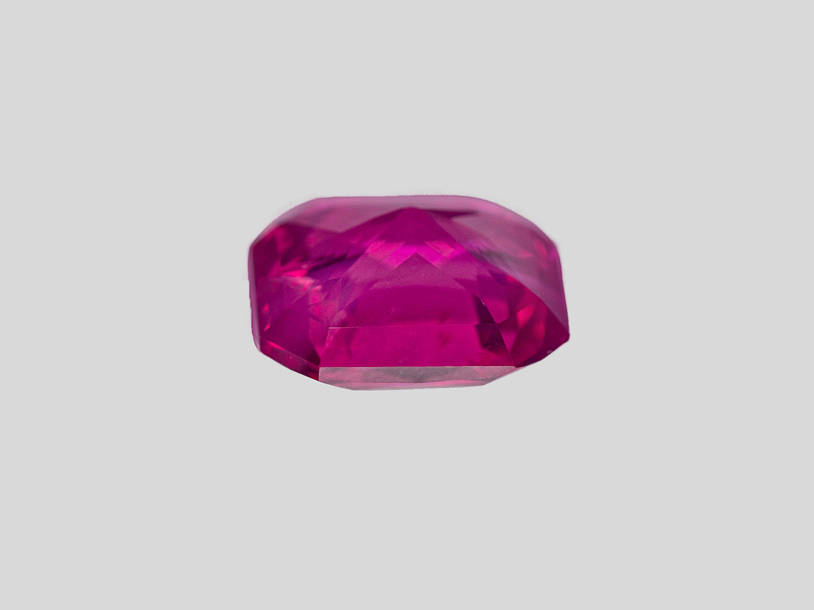 8801901-octagonal-fiery-rich-purplish-pink-gia-sri-lanka-natural-pink-sapphire-2.60-ct