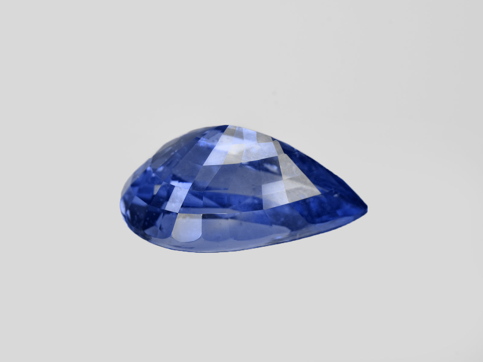 8801372-pear-vevlety-cornflower-blue-gia-lotus-madagascar-natural-blue-sapphire-10.08-ct