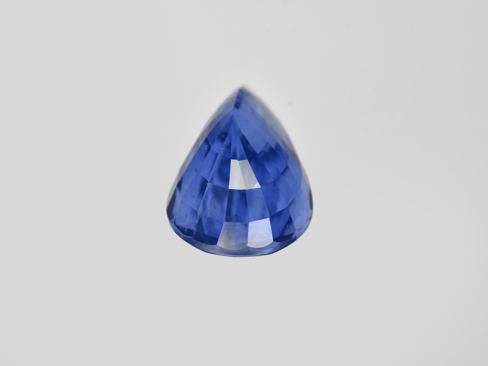 8801372-pear-vevlety-cornflower-blue-gia-lotus-madagascar-natural-blue-sapphire-10.08-ct