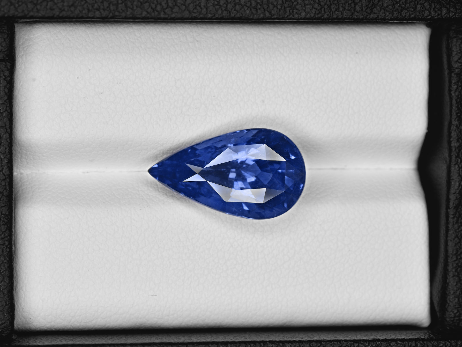 8801372-pear-vevlety-cornflower-blue-gia-lotus-madagascar-natural-blue-sapphire-10.08-ct