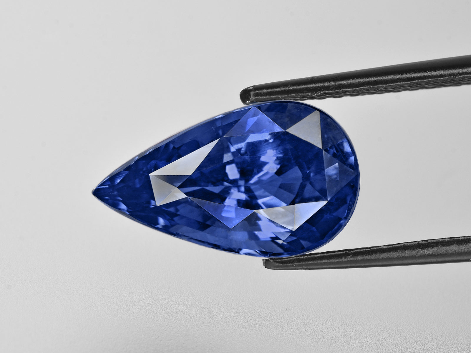 8801372-pear-vevlety-cornflower-blue-gia-lotus-madagascar-natural-blue-sapphire-10.08-ct