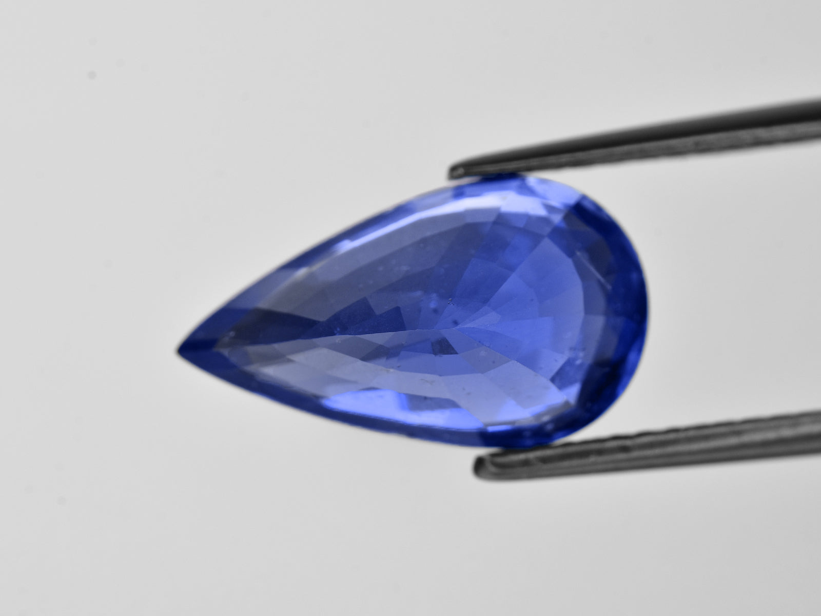 8801372-pear-vevlety-cornflower-blue-gia-lotus-madagascar-natural-blue-sapphire-10.08-ct