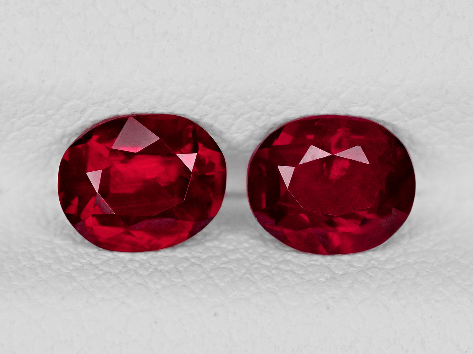 8801358-oval-pigeon-blood-red-grs-mozambique-natural-ruby-1.26-ct