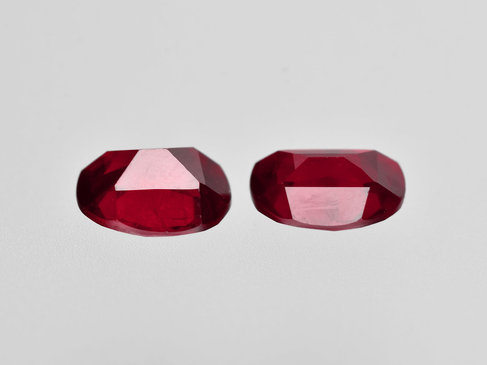 8801358-oval-pigeon-blood-red-grs-mozambique-natural-ruby-1.26-ct