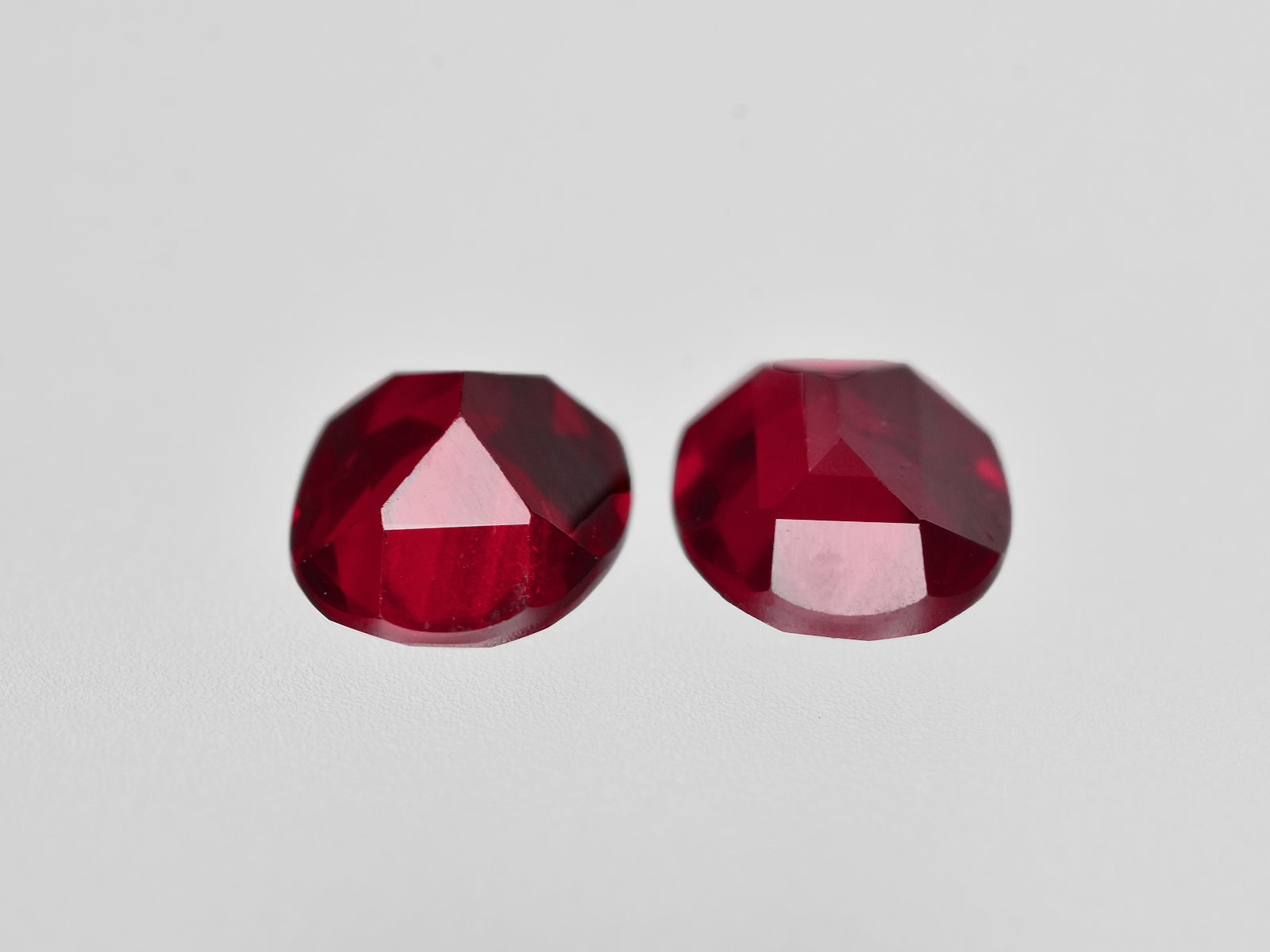8801358-oval-pigeon-blood-red-grs-mozambique-natural-ruby-1.26-ct