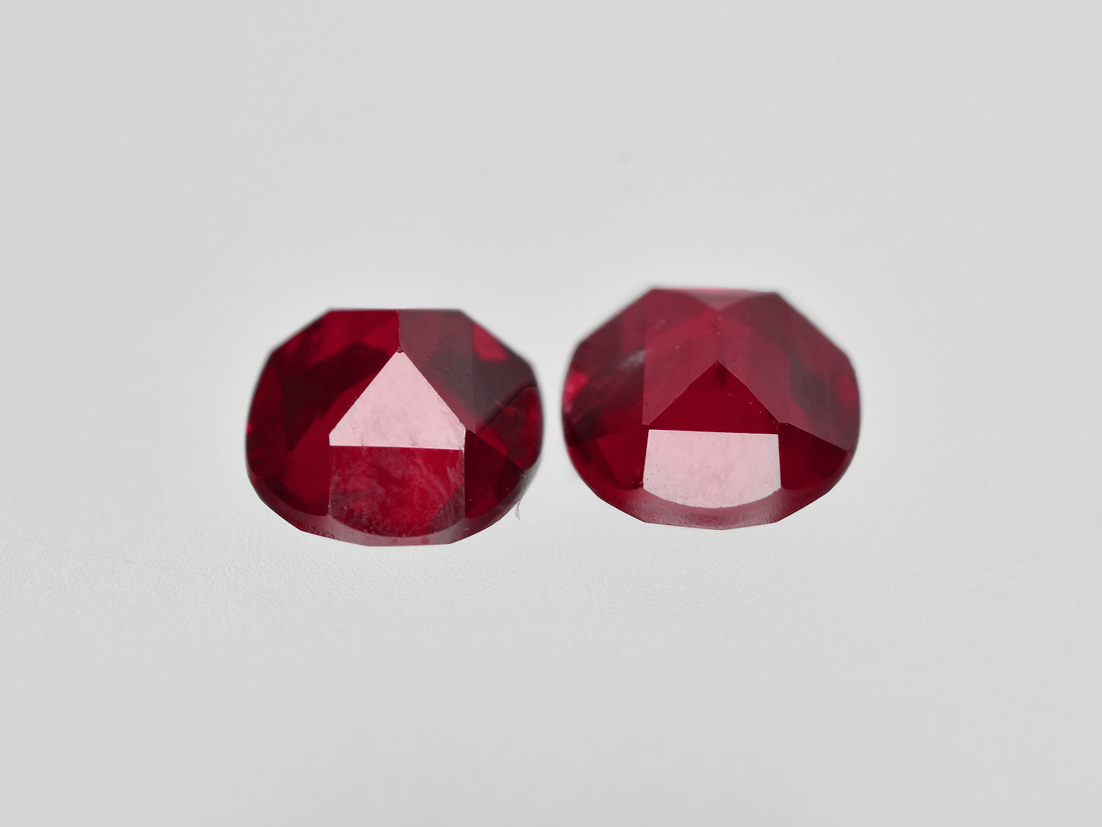 8801358-oval-pigeon-blood-red-grs-mozambique-natural-ruby-1.26-ct