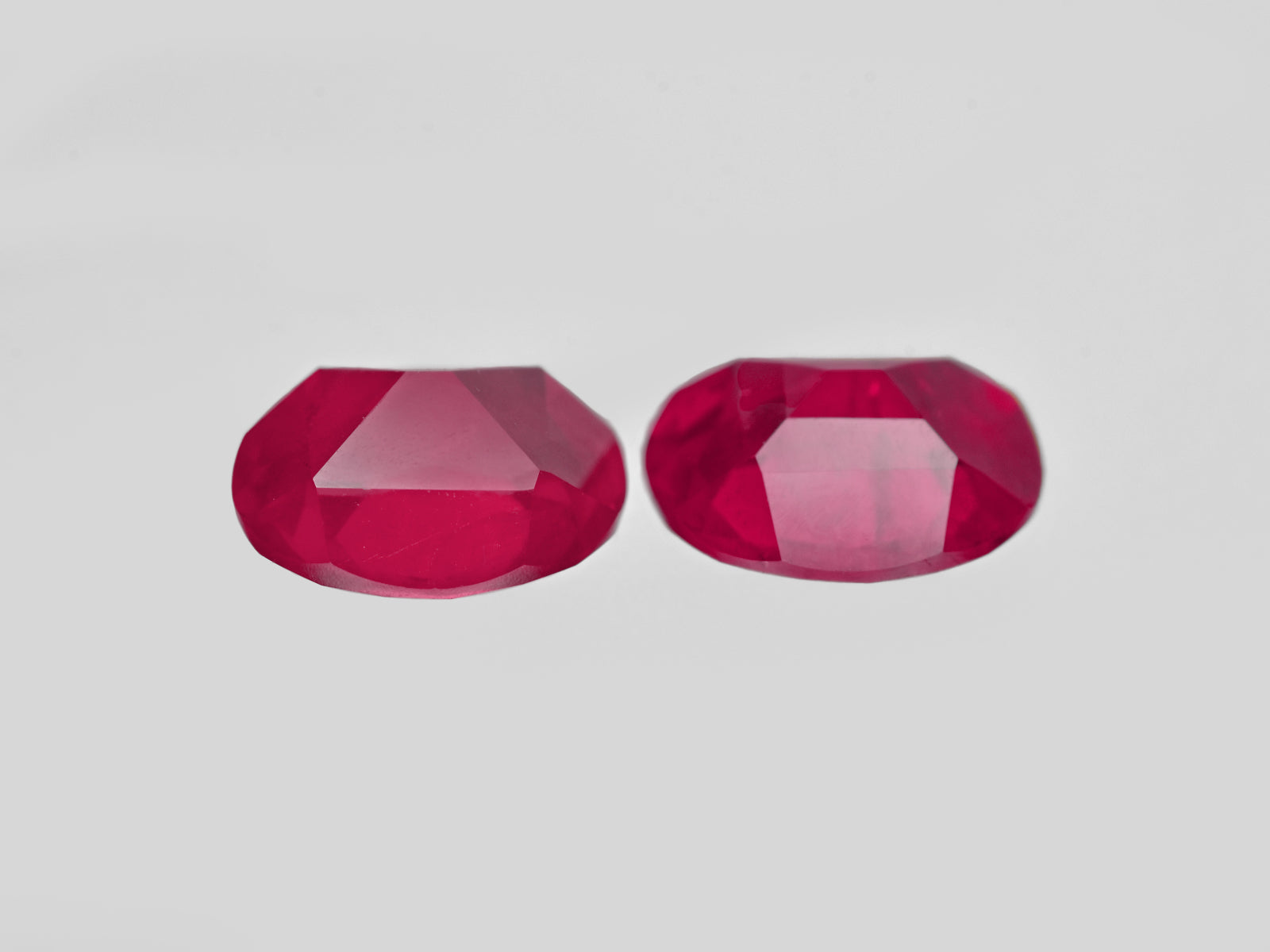 8801361-oval-velvety-pinkish-red-grs-tanzania-natural-ruby-2.61-ct