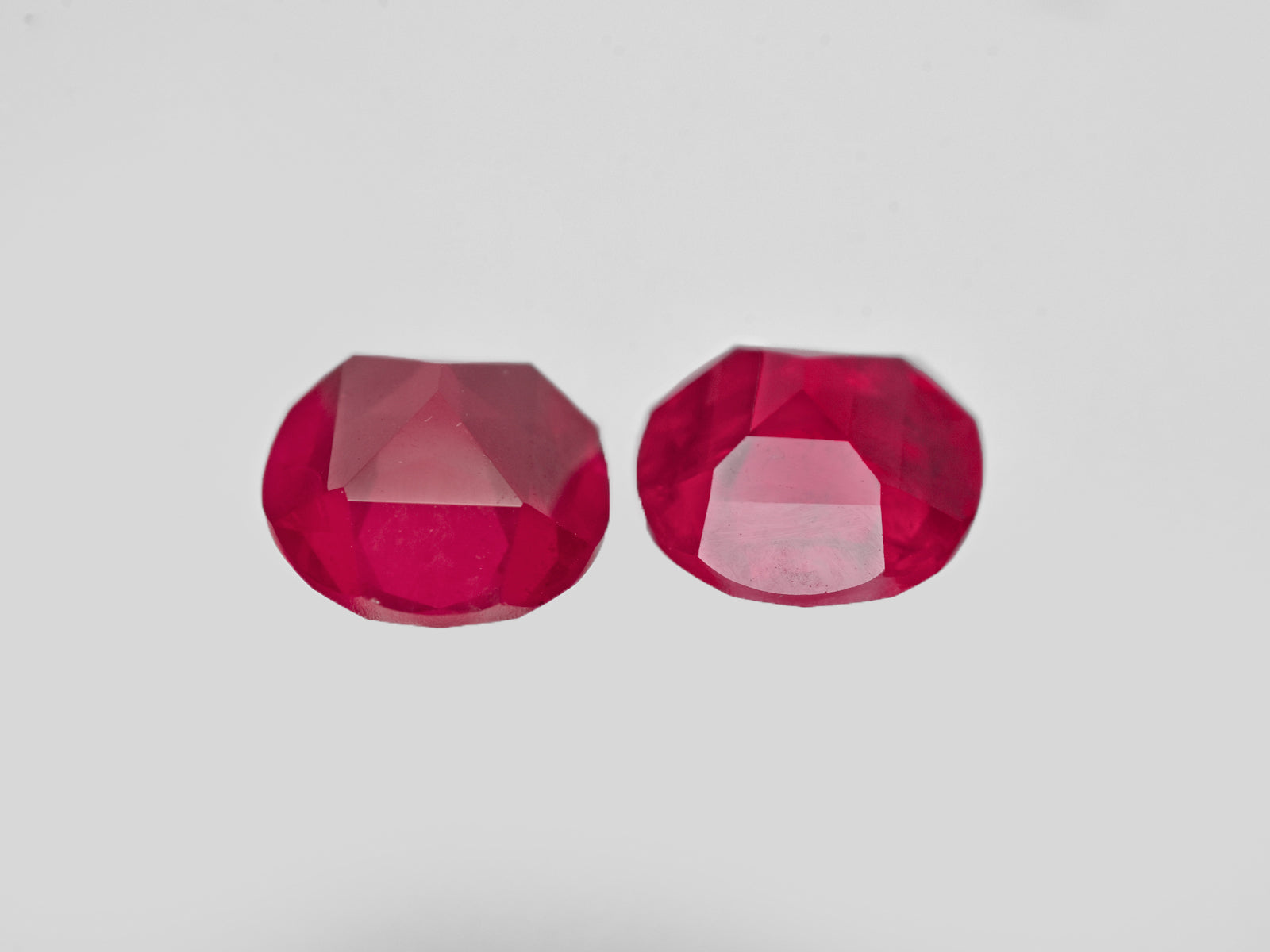 8801361-oval-velvety-pinkish-red-grs-tanzania-natural-ruby-2.61-ct