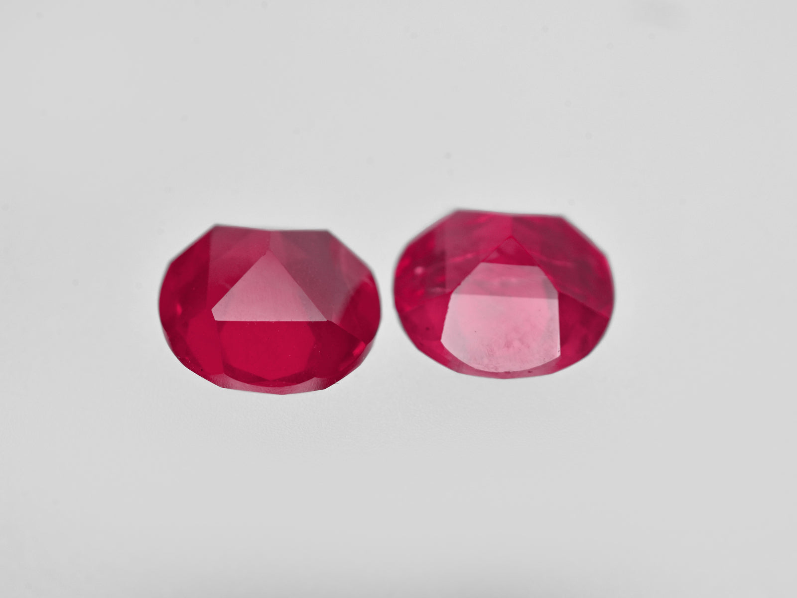 8801361-oval-velvety-pinkish-red-grs-tanzania-natural-ruby-2.61-ct