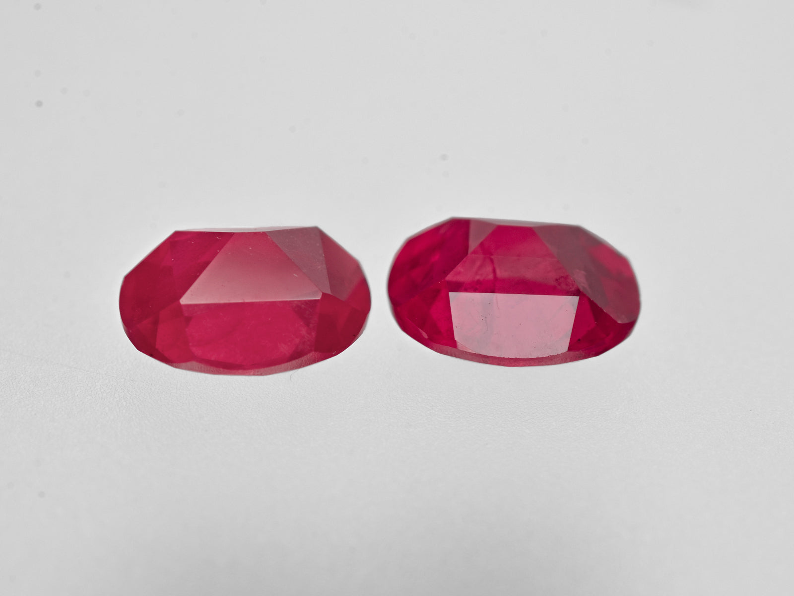 8801361-oval-velvety-pinkish-red-grs-tanzania-natural-ruby-2.61-ct
