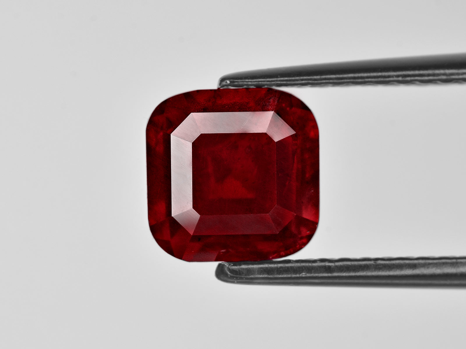 8801387-cushion-rich-intense-pigeon-blood-red-grs-tanzania-natural-ruby-3.25-ct