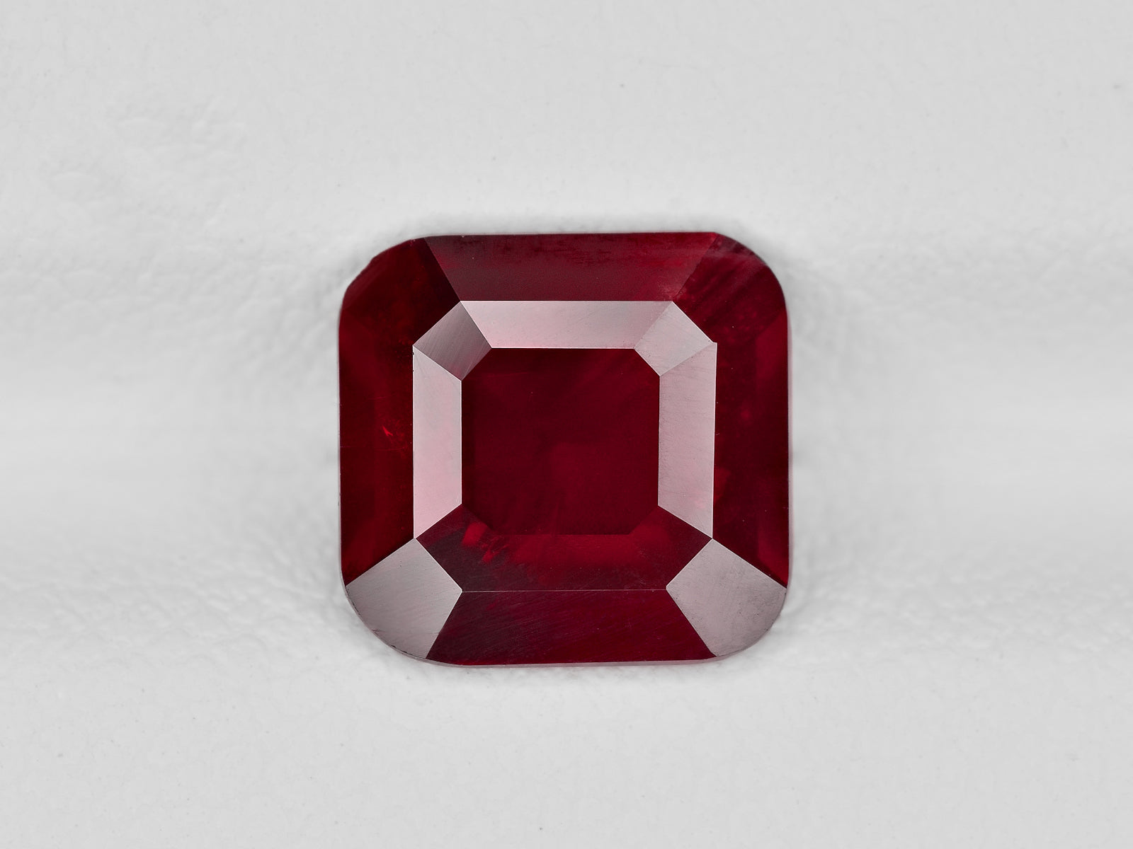 8801390-cushion-velvety-intense-pigeon-blood-red-grs-mozambique-natural-ruby-2.25-ct