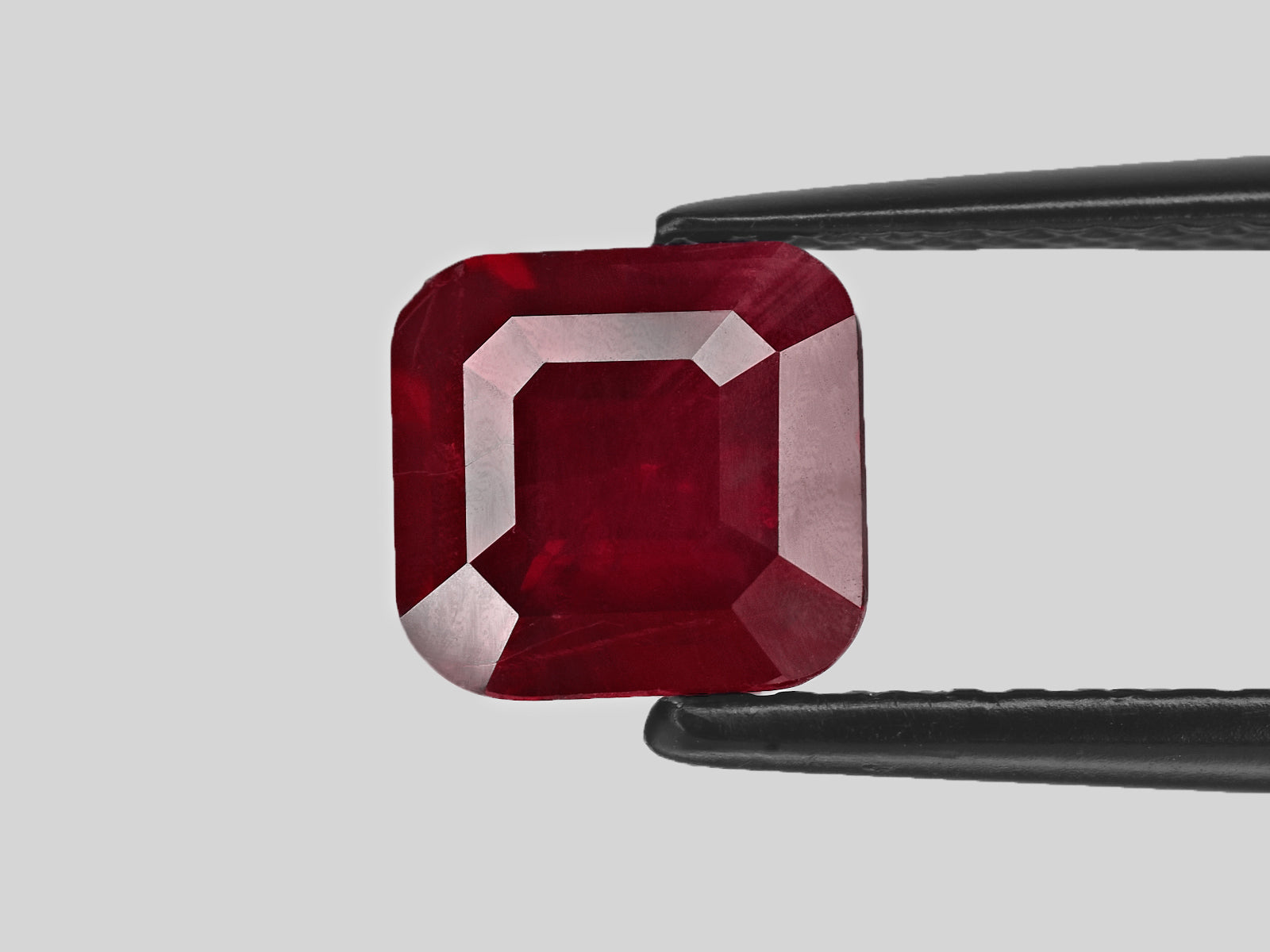 8801390-cushion-velvety-intense-pigeon-blood-red-grs-mozambique-natural-ruby-2.25-ct