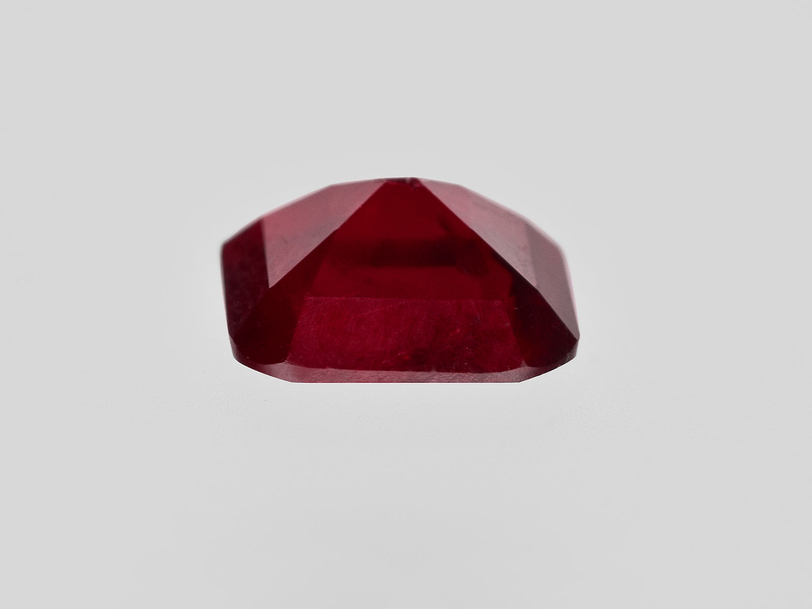 8801390-cushion-velvety-intense-pigeon-blood-red-grs-mozambique-natural-ruby-2.25-ct