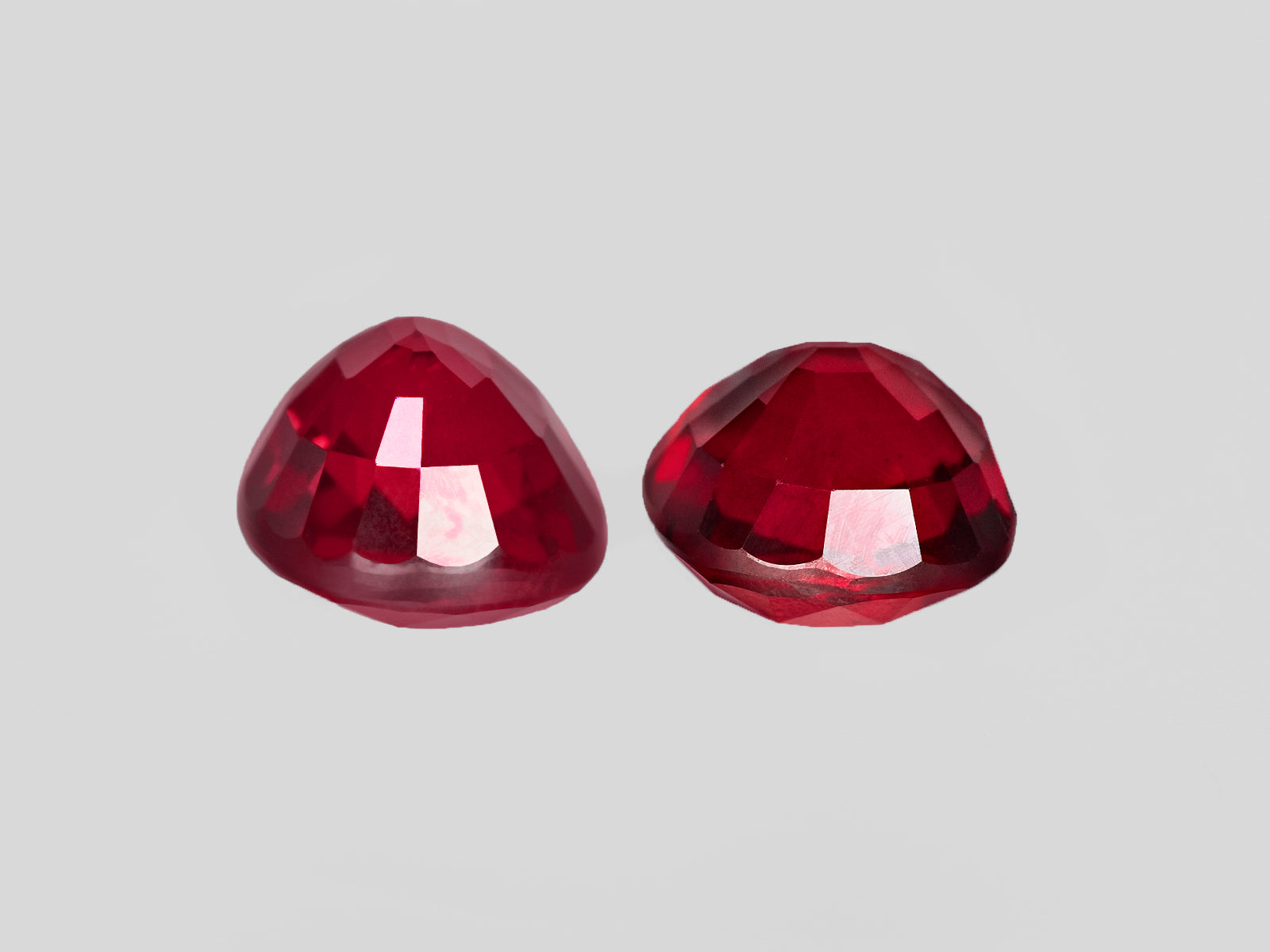8801392-cushion-fiery-vivid-pigeon-blood-red-grs-mozambique-natural-ruby-4.20-ct