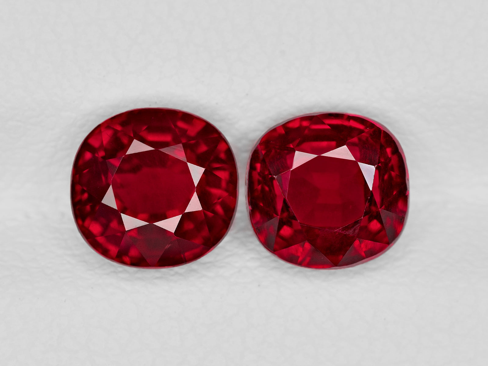 8801392-cushion-fiery-vivid-pigeon-blood-red-grs-mozambique-natural-ruby-4.20-ct