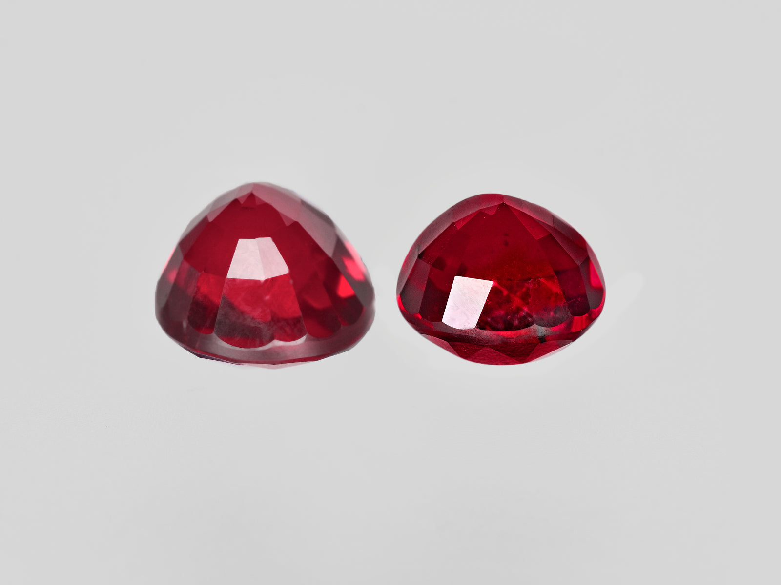 8801392-cushion-fiery-vivid-pigeon-blood-red-grs-mozambique-natural-ruby-4.20-ct